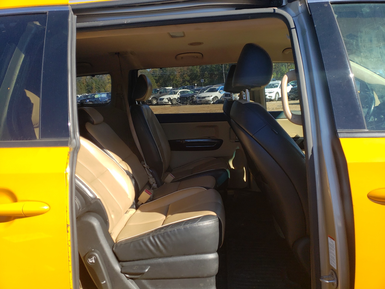 Photo 6 from auction – 2016 KIA SEDONA EX with VIN KNDMC5C16G6159221