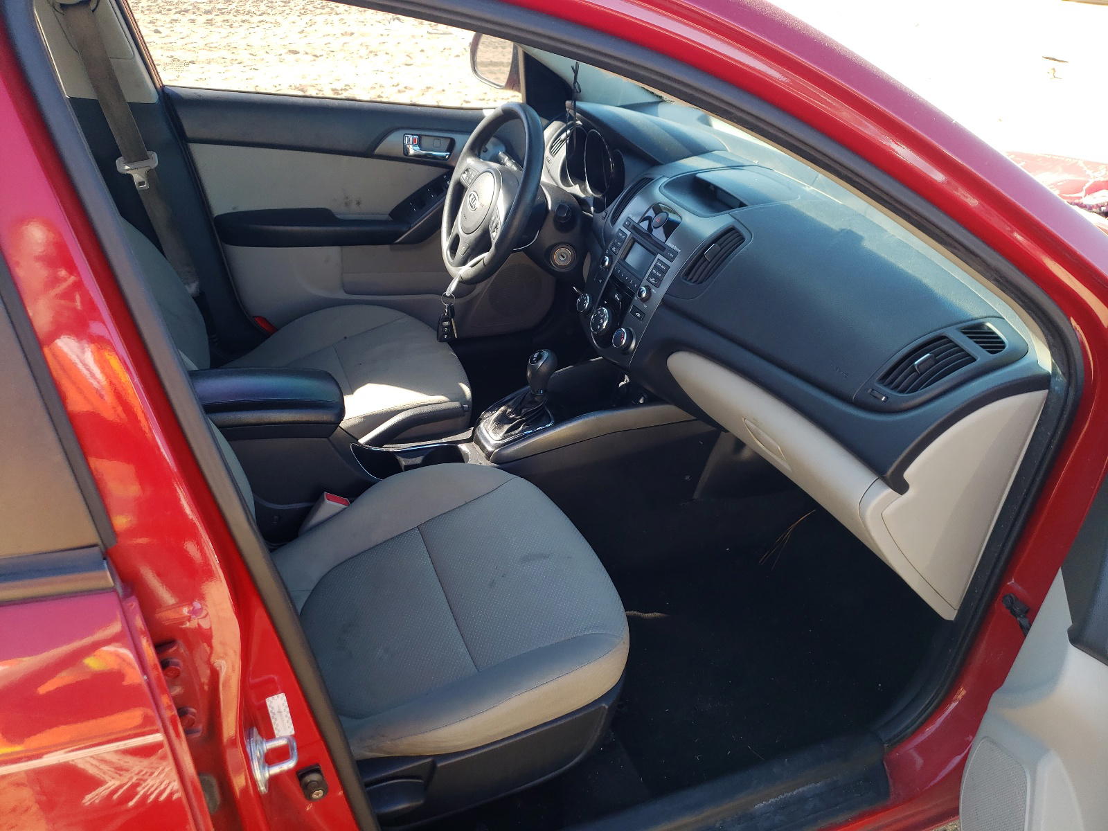 Photo 5 from auction – 2013 KIA FORTE EX with VIN KNAFU4A25D5729784