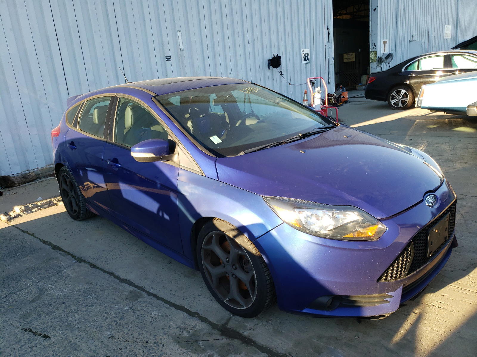 FORD FOCUS 2013 with VIN 1FADP3L90DL258215 - Photo from auction