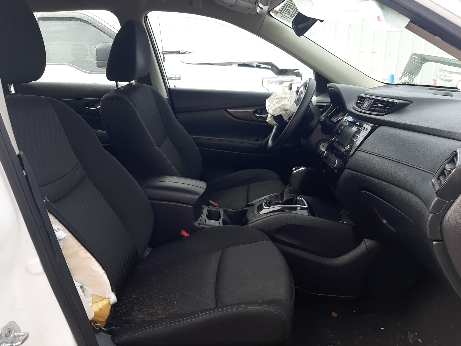 Photo 5 from auction – 2017 NISSAN ROGUE S with VIN KNMAT2MT0HP563998