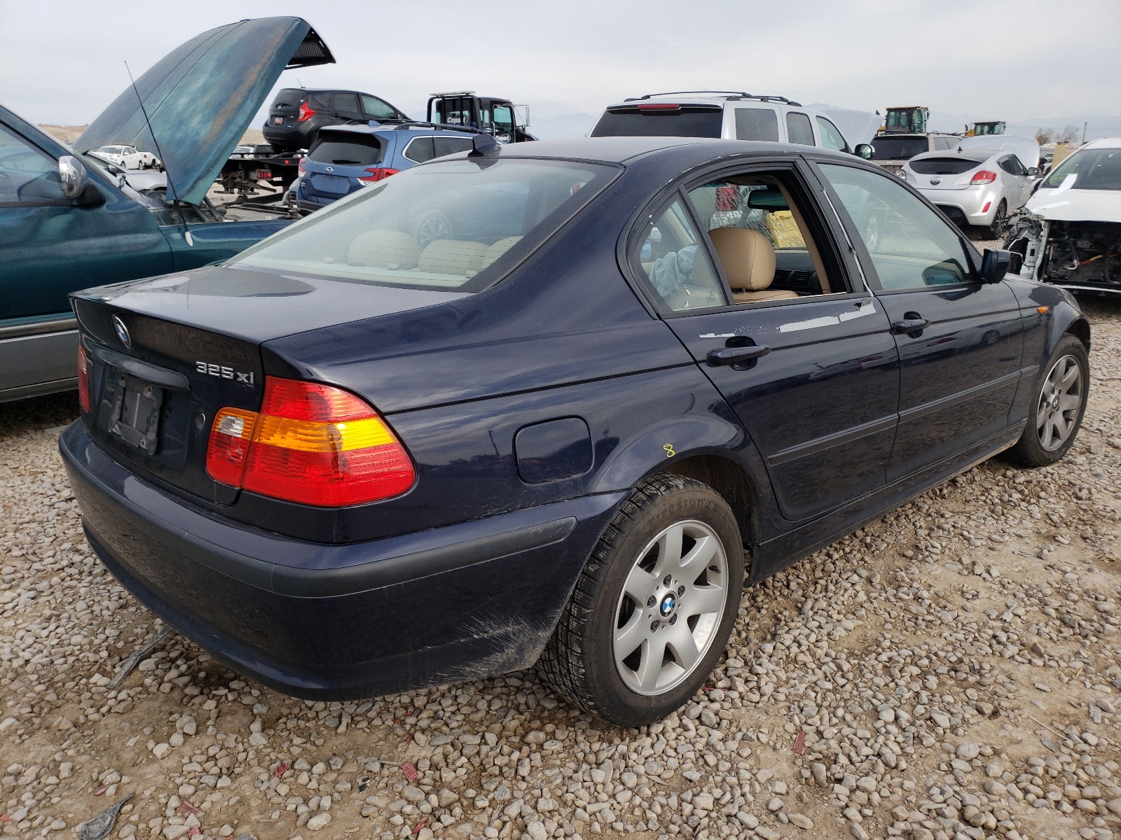 Photo 4 from auction – 2005 BMW 325 XI with VIN WBAEU33415PR19379