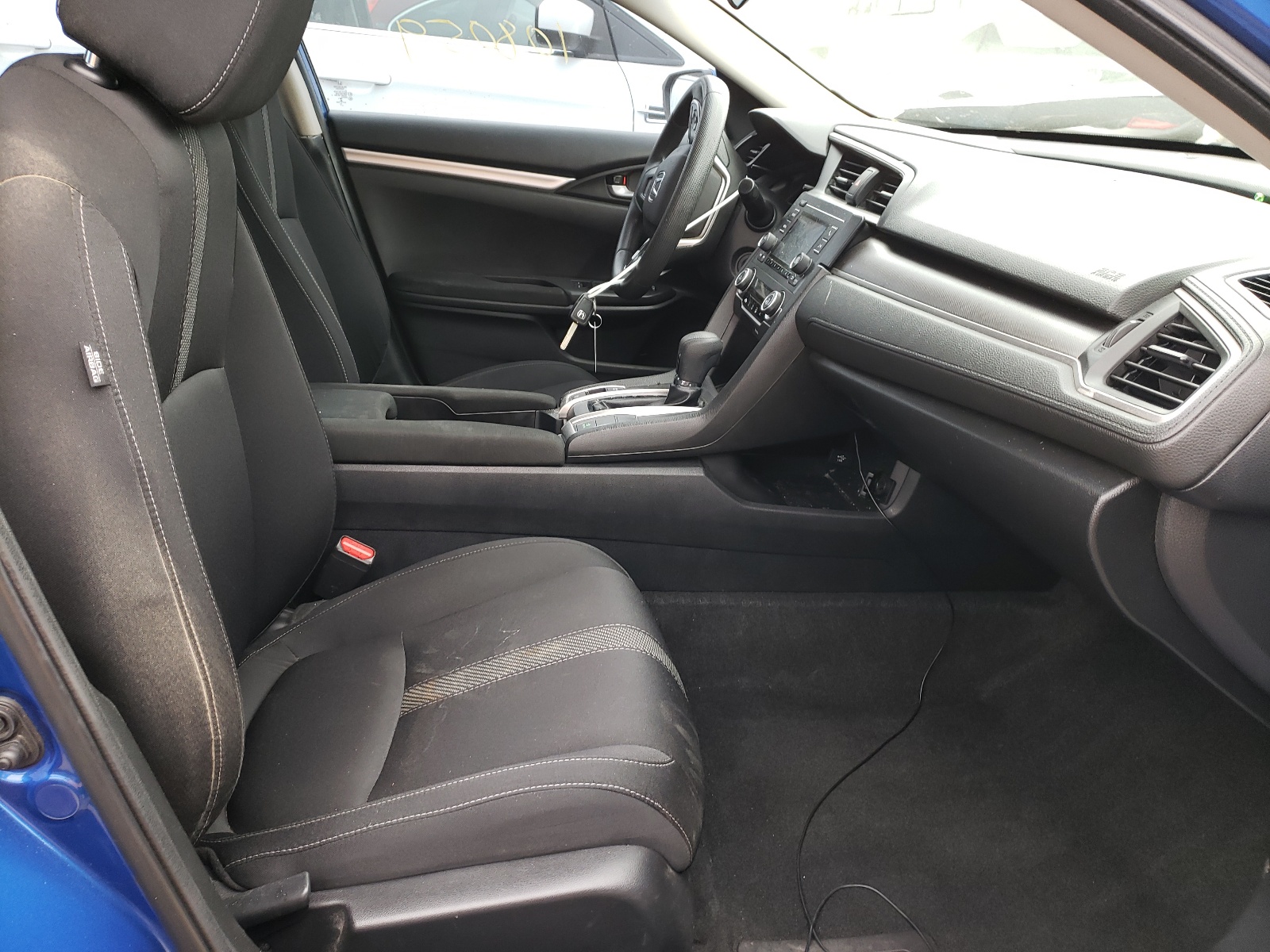 Photo 5 from auction – 2016 HONDA CIVIC LX with VIN 19XFC2F53GE014251