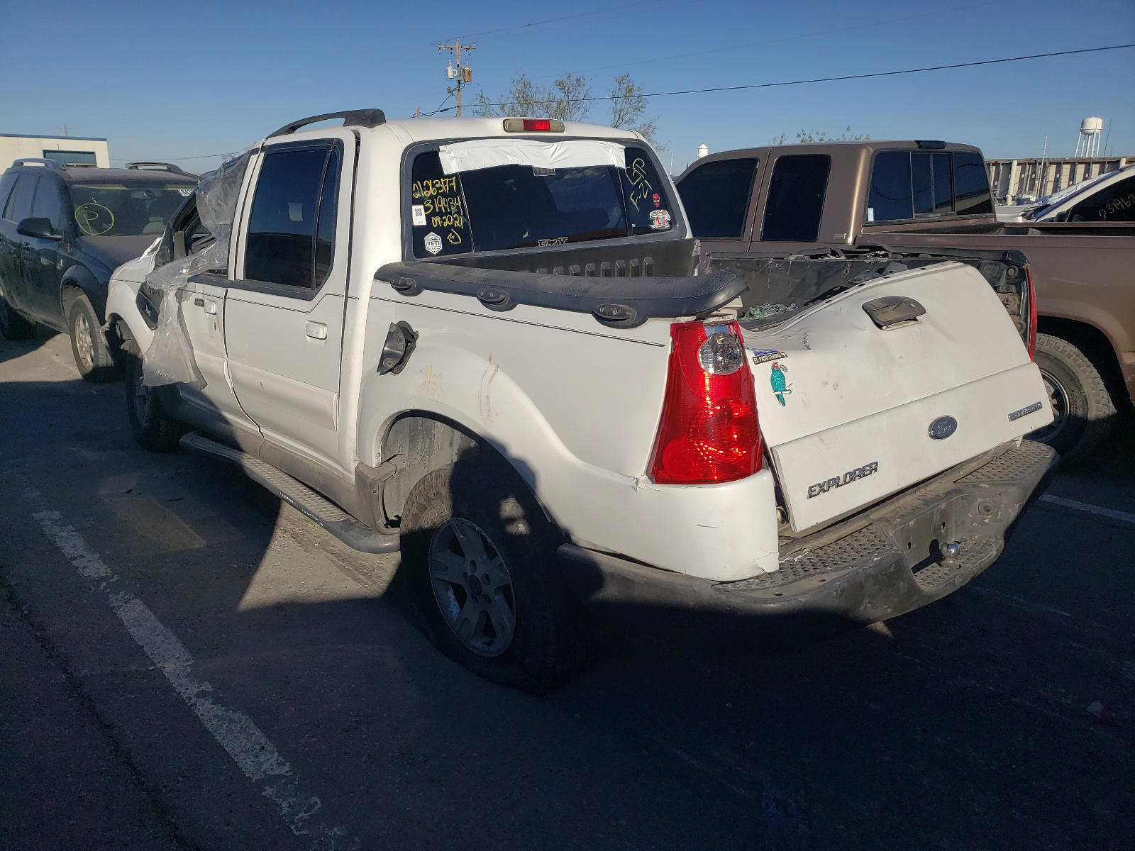 Photo 3 from auction – 2005 FORD EXPLORER S with VIN 1FMZU67K65UB44248