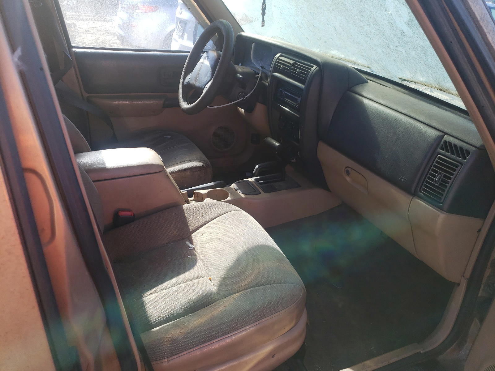 Photo 5 from auction – 2000 JEEP CHEROKEE C with VIN 1J4FF58S2YL261971