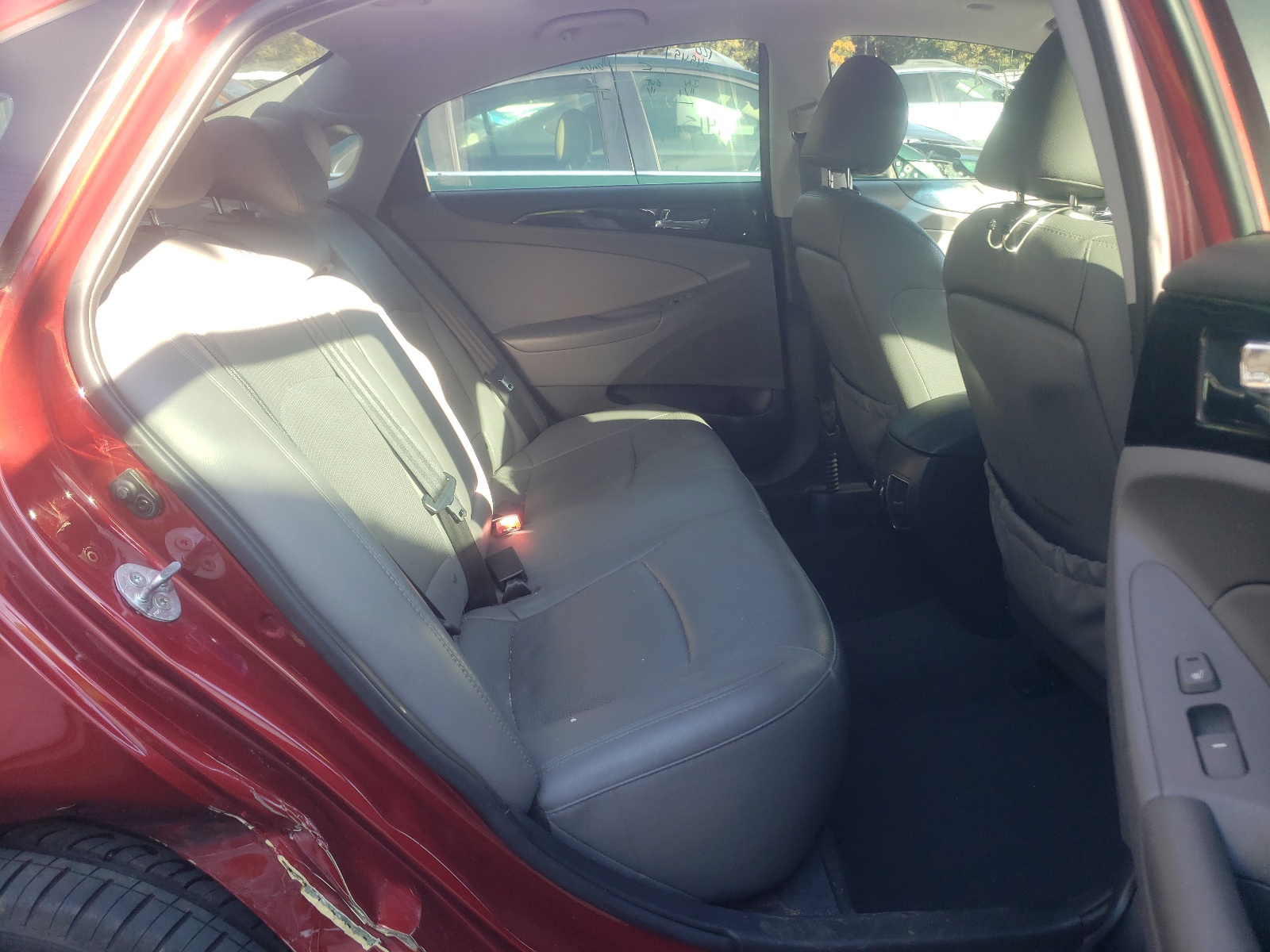 Photo 6 from auction – 2014 HYUNDAI SONATA SE with VIN 5NPEC4ABXEH872264