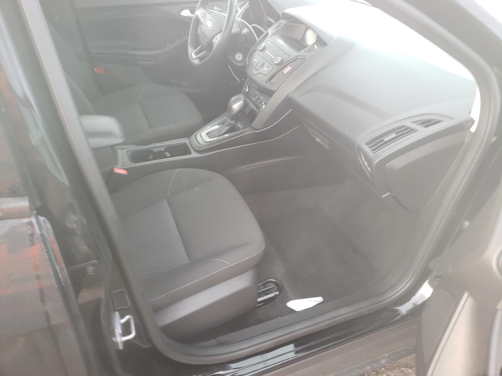 Photo 5 from auction – 2018 FORD FOCUS SE with VIN 1FADP3F29JL203076