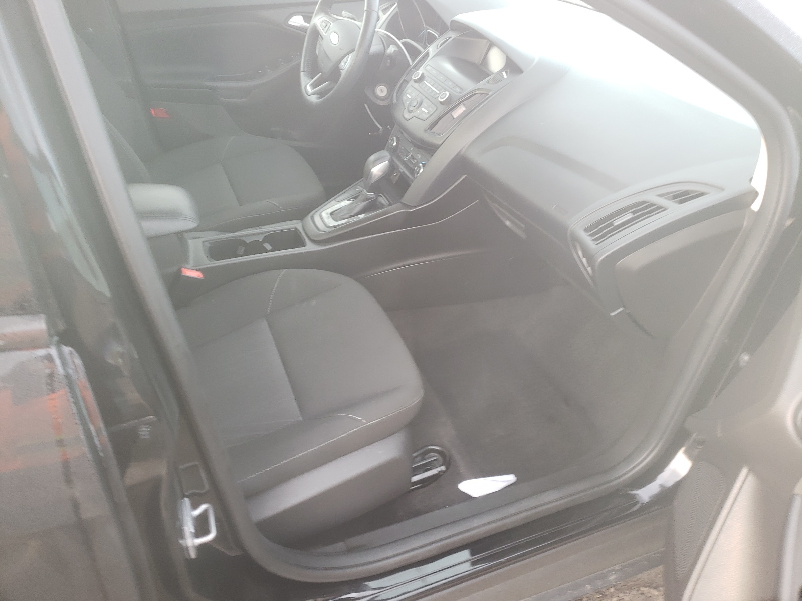 Foto 5 de la subasta – 2018 FORD FOCUS SE con VIN 1FADP3F29JL203076
