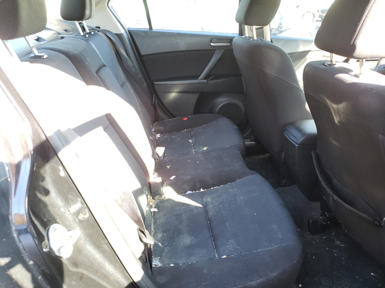 Photo 6 from auction – 2011 MAZDA 3 I with VIN JM1BL1VG2B1358581