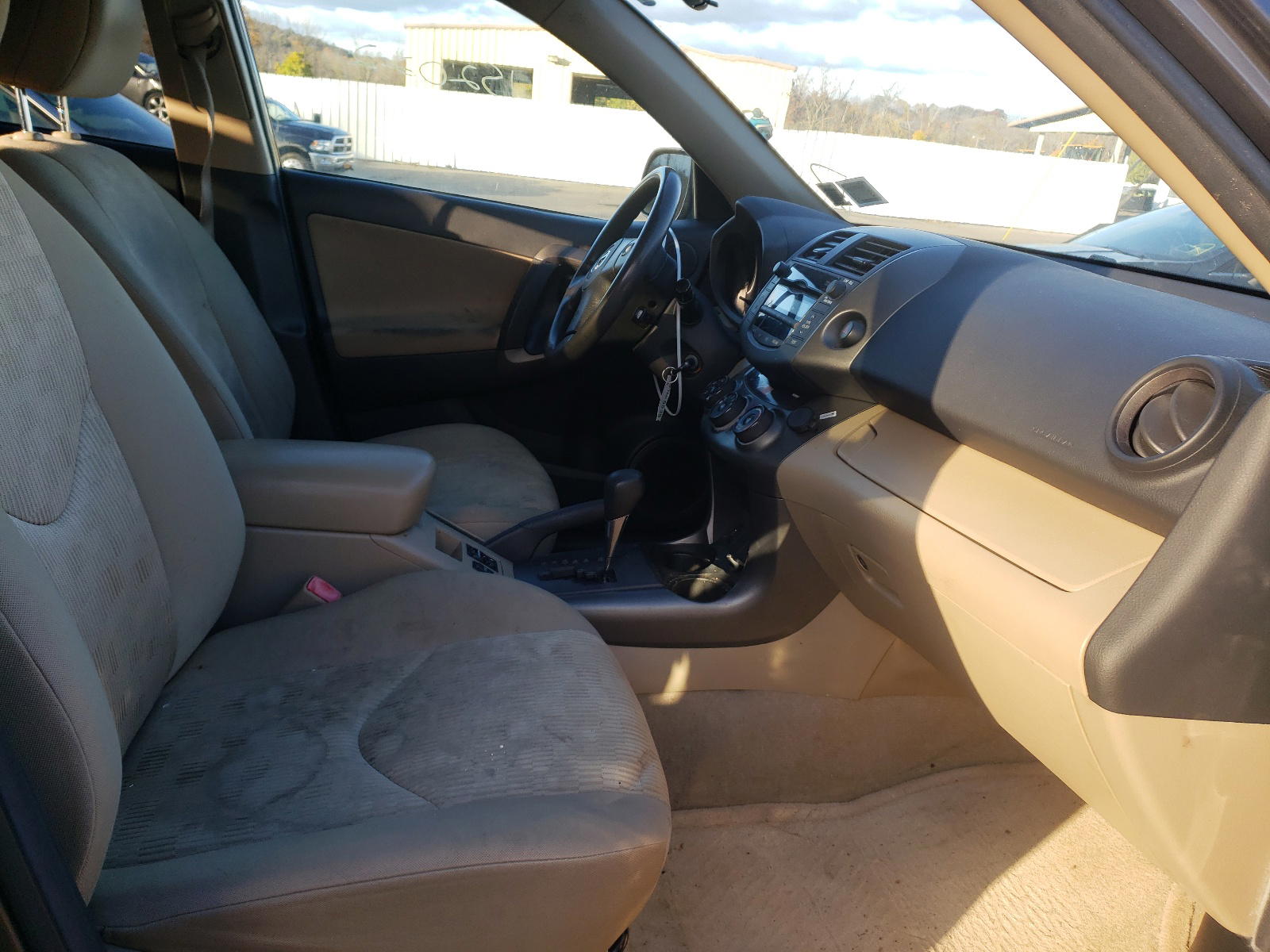 Photo 5 from auction – 2011 TOYOTA RAV4 with VIN 2T3BF4DV0BW106807