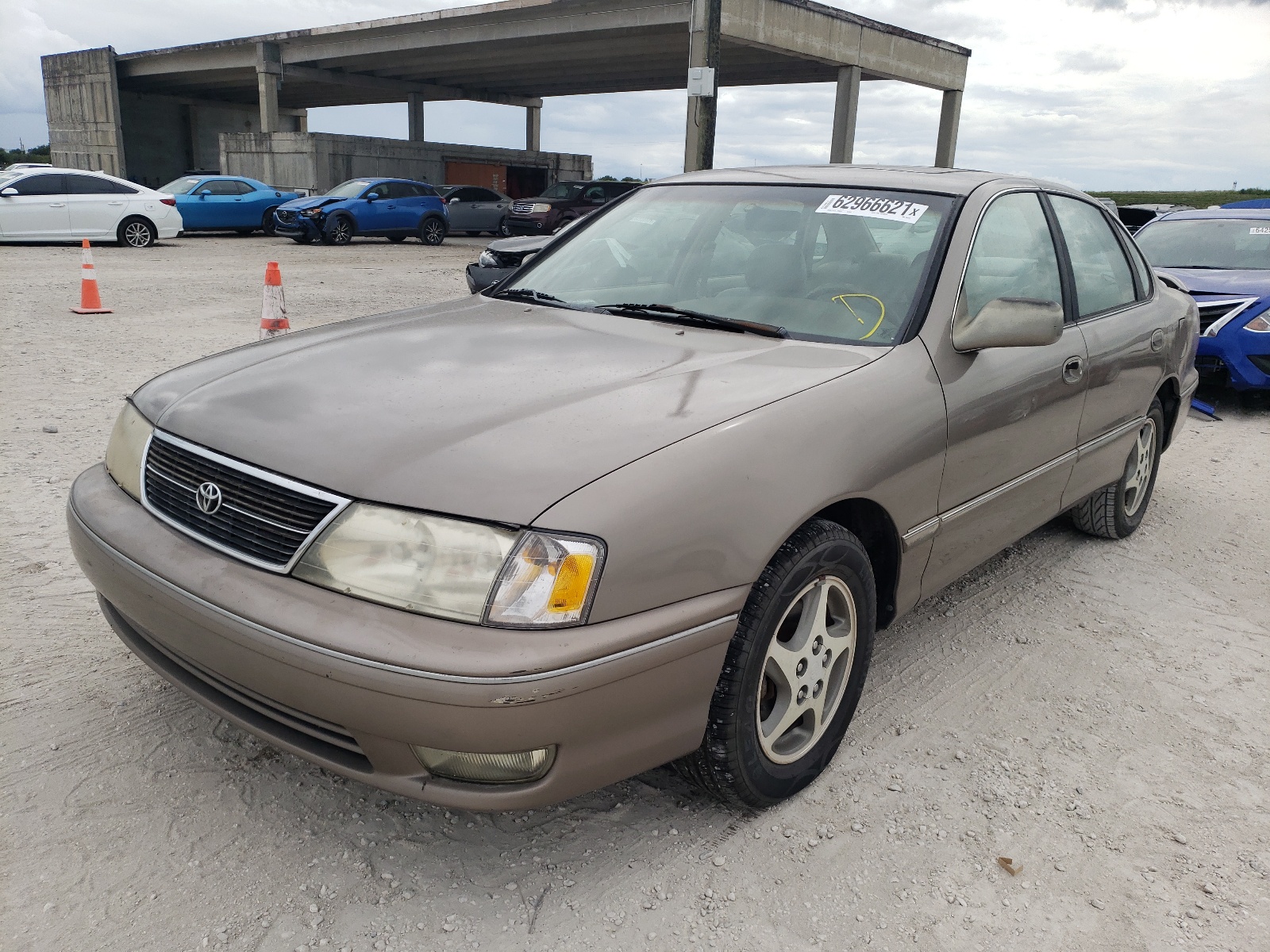 Photo 2 from auction – 1998 TOYOTA AVALON XL with VIN 4T1BF18B7WU283626