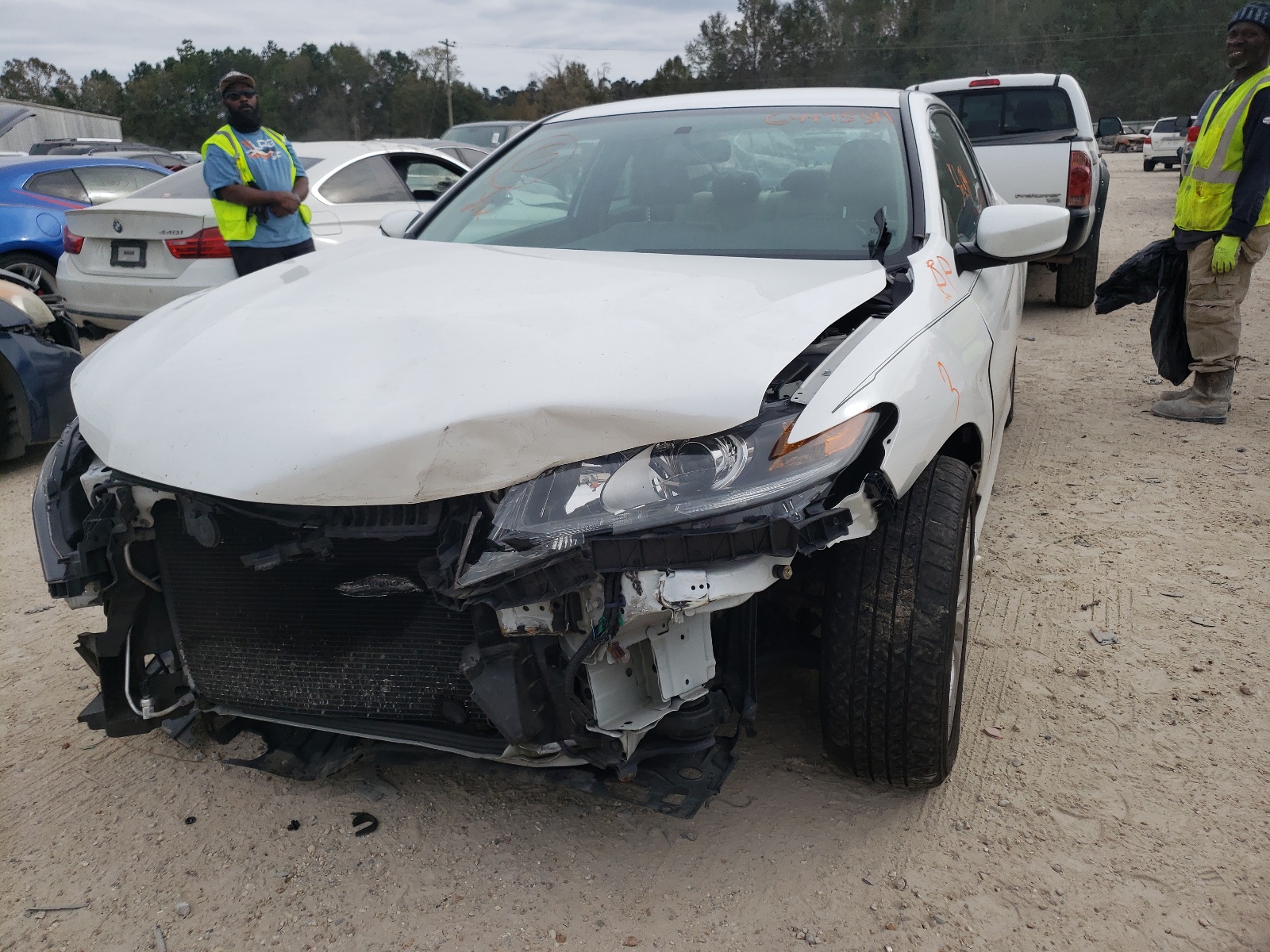 Photo 2 from auction – 2015 HONDA ACCORD LX- with VIN 1HGCT1B36FA014622