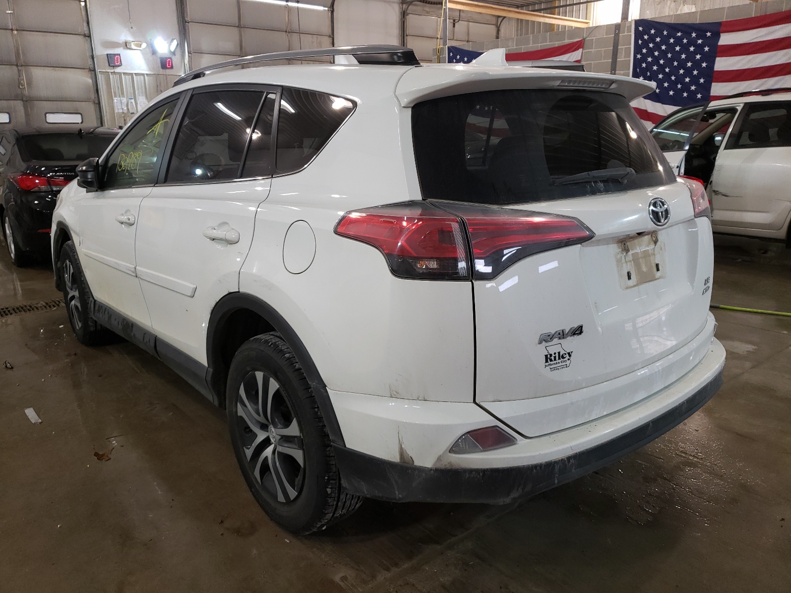 Photo 3 from auction – 2018 TOYOTA RAV4 LE with VIN JTMBFREV3JJ740539