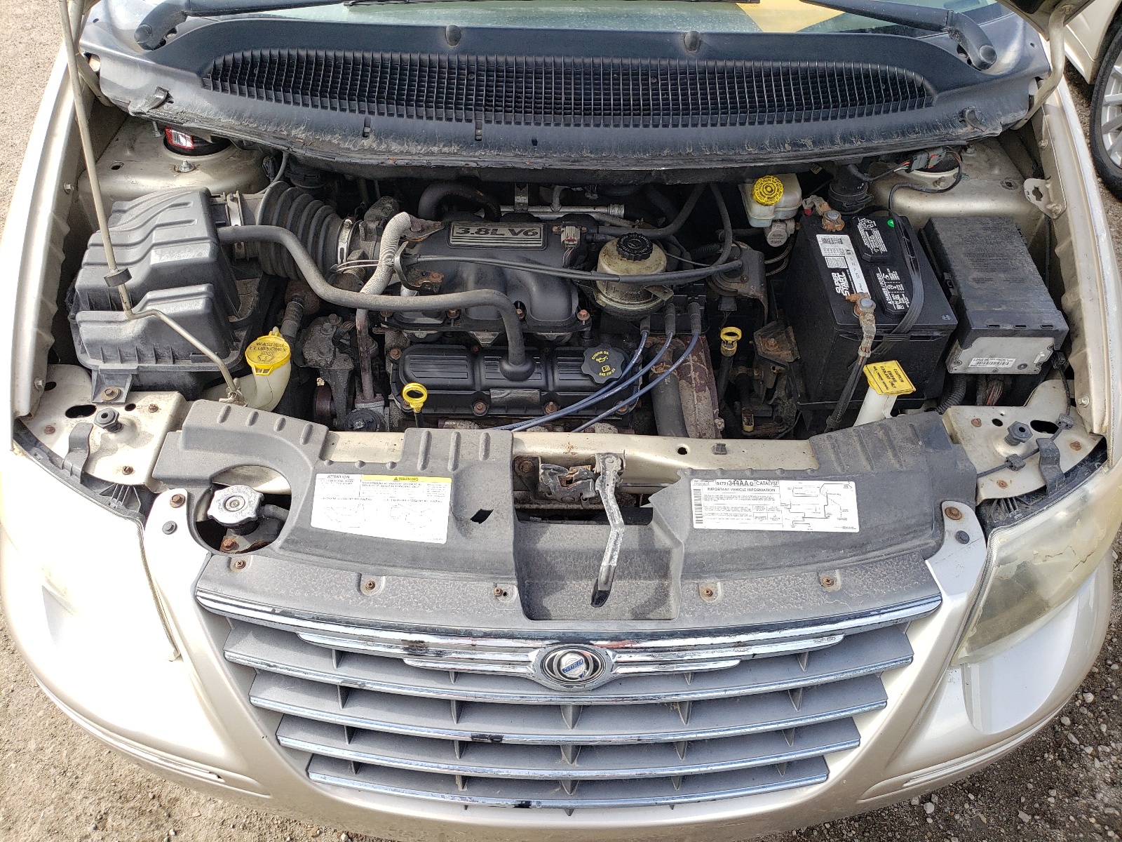 Photo 7 from auction – 2005 CHRYSLER TOWN & COU with VIN 2C4GP64L95R322103