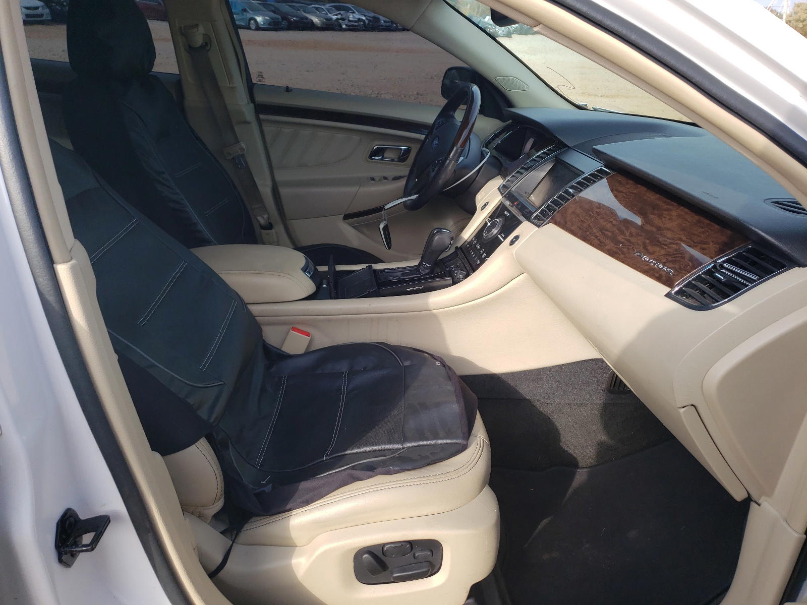 Photo 5 from auction – 2014 FORD TAURUS LIM with VIN 1FAHP2F83EG132729
