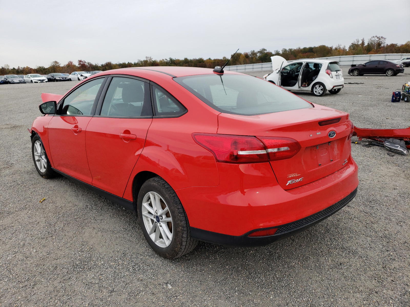 Photo 3 from auction – 2015 FORD FOCUS SE with VIN 1FADP3F23FL329537
