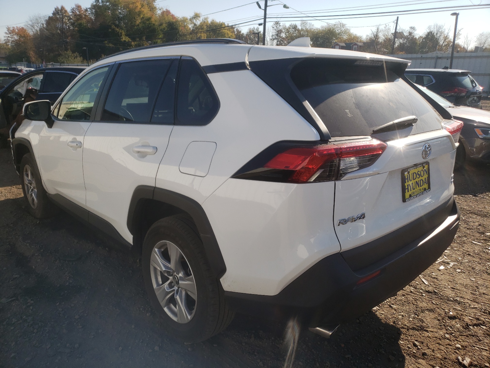 Zdjęcie 3 z aukcji – 2019 TOYOTA RAV4 XLE z VIN JTMP1RFV0KD016164