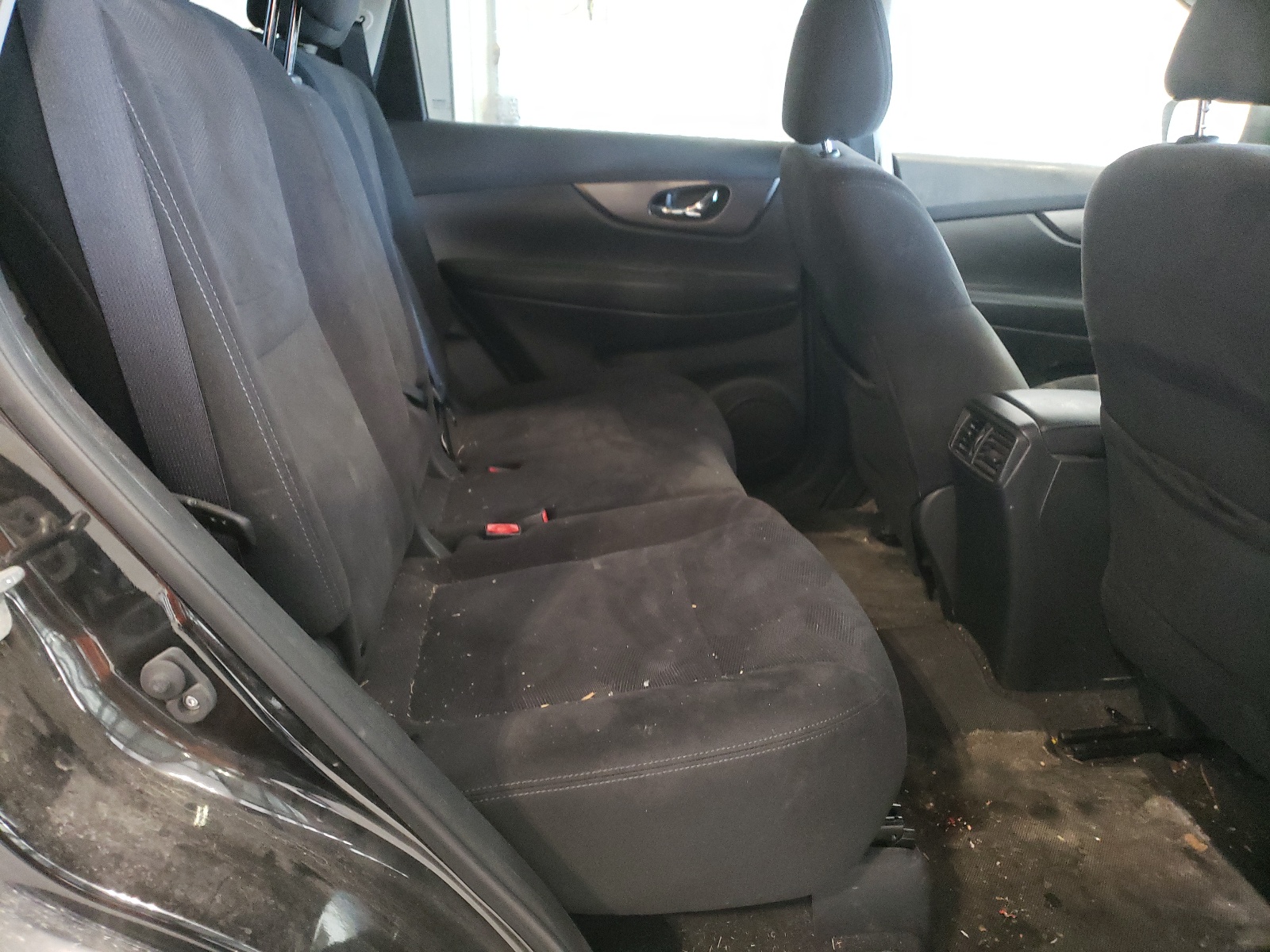 Photo 6 from auction – 2015 NISSAN ROGUE S with VIN KNMAT2MV0FP503184