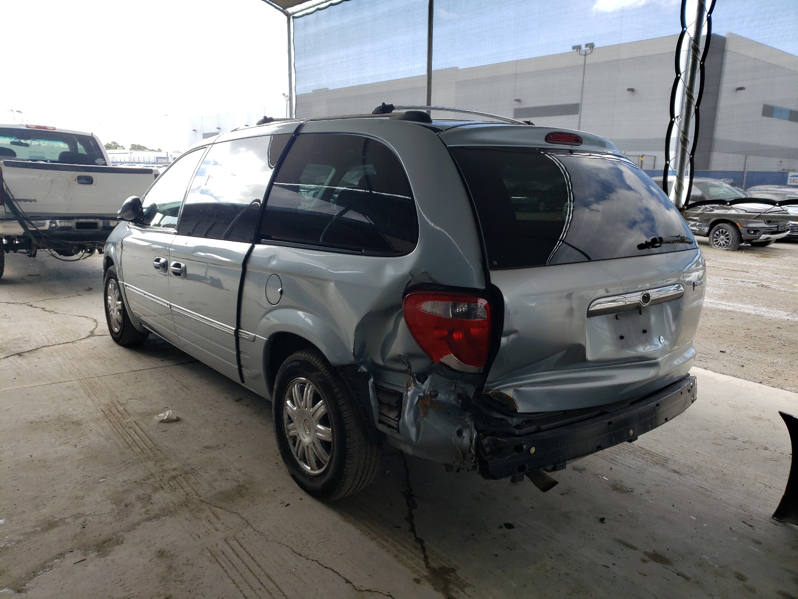 Photo 3 from auction – 2006 CHRYSLER TOWN & COU with VIN 2A8GP64L66R716362