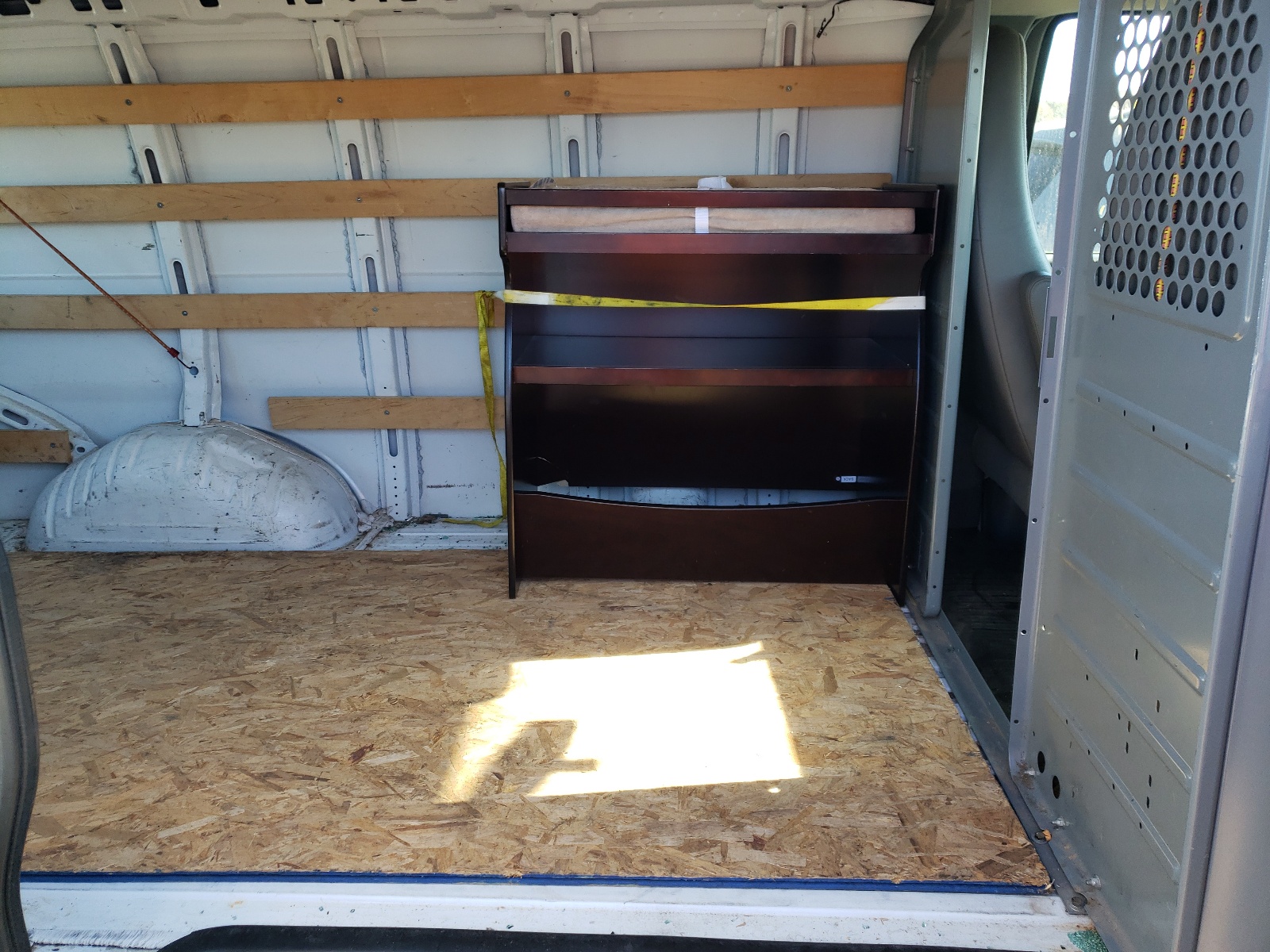 Photo 6 from auction – 2014 GMC SAVANA G25 with VIN 1GTW7FCA0E1906356