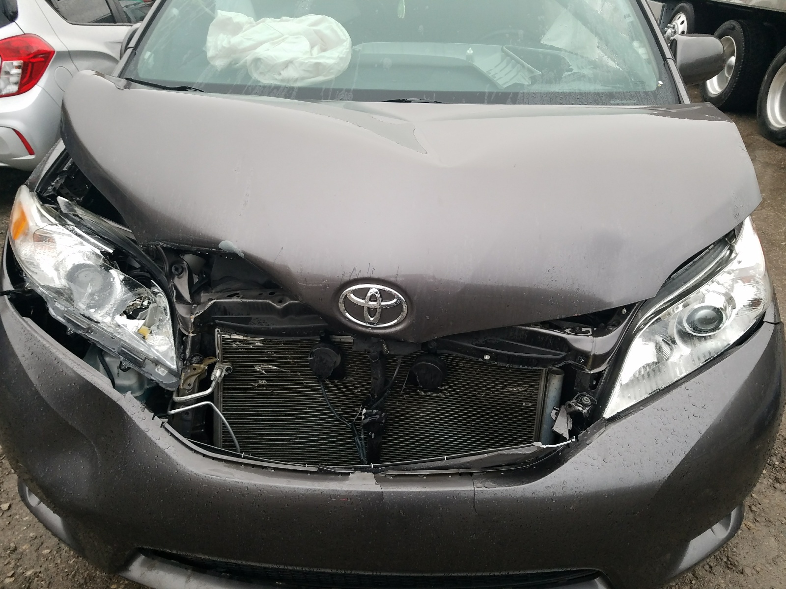 Photo 7 from auction – 2015 TOYOTA SIENNA XLE with VIN 5TDYK3DC1FS649377