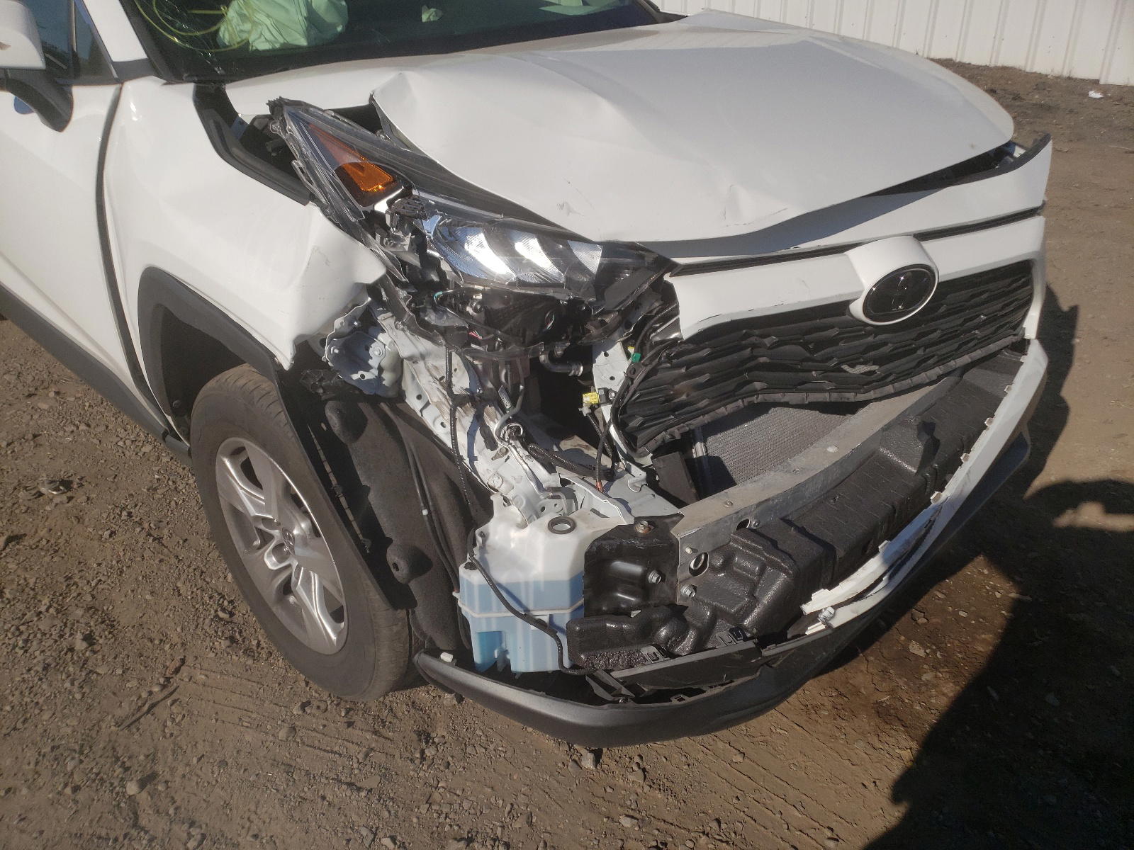 Photo 9 from auction – 2019 TOYOTA RAV4 XLE with VIN JTMP1RFV0KD016164