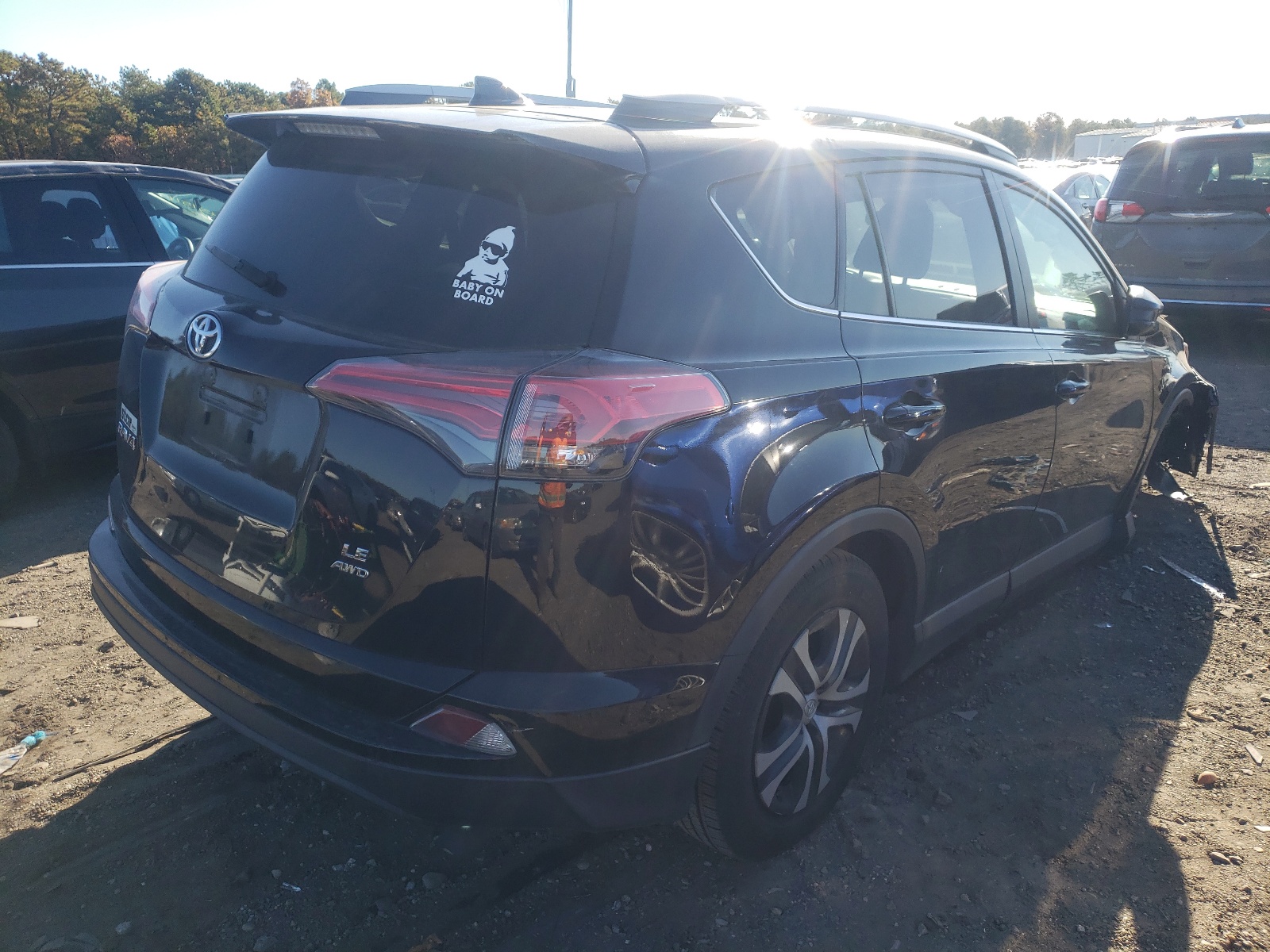 Photo 4 from auction – 2018 TOYOTA RAV4 LE with VIN 2T3BFREVXJW744248