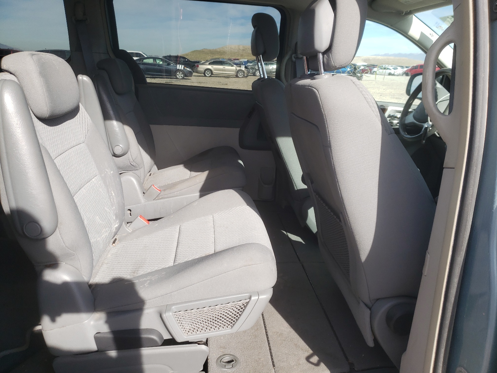Photo 6 from auction – 2010 CHRYSLER TOWN & COU with VIN 2A4RR5D18AR284573