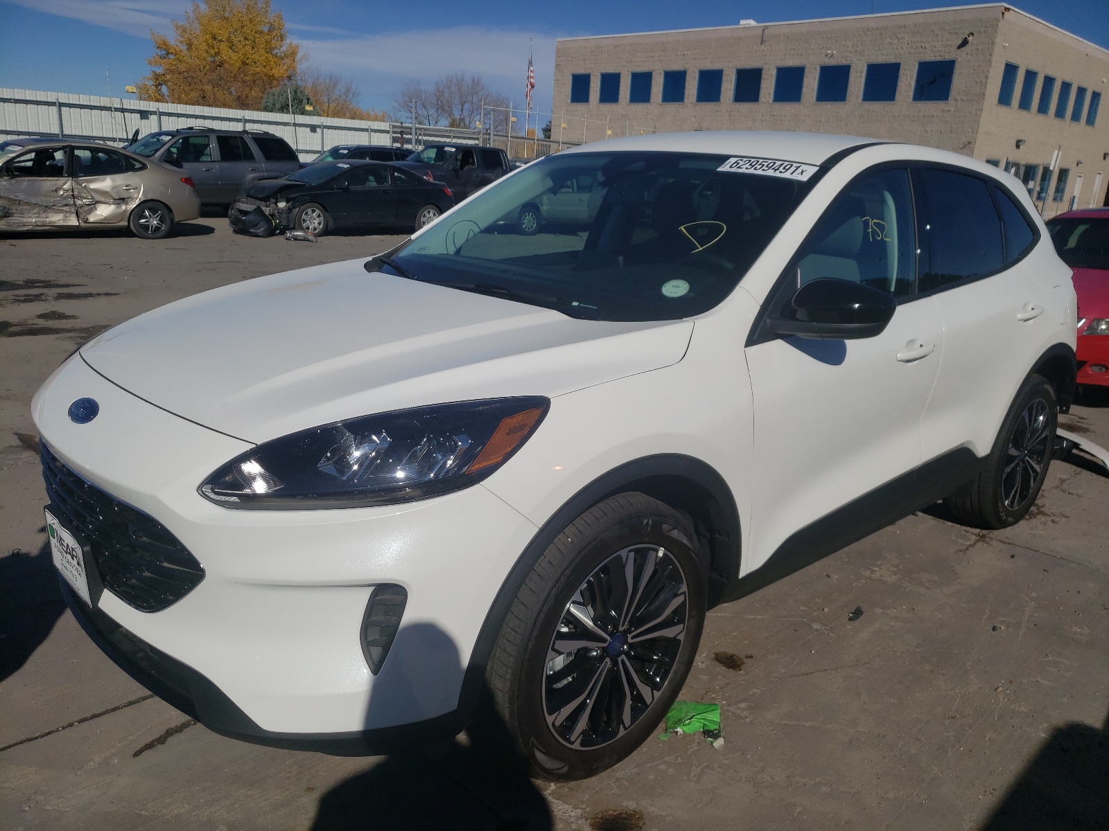 Photo 2 from auction – 2021 FORD ESCAPE SE with VIN 1FMCU9G67MUA33183