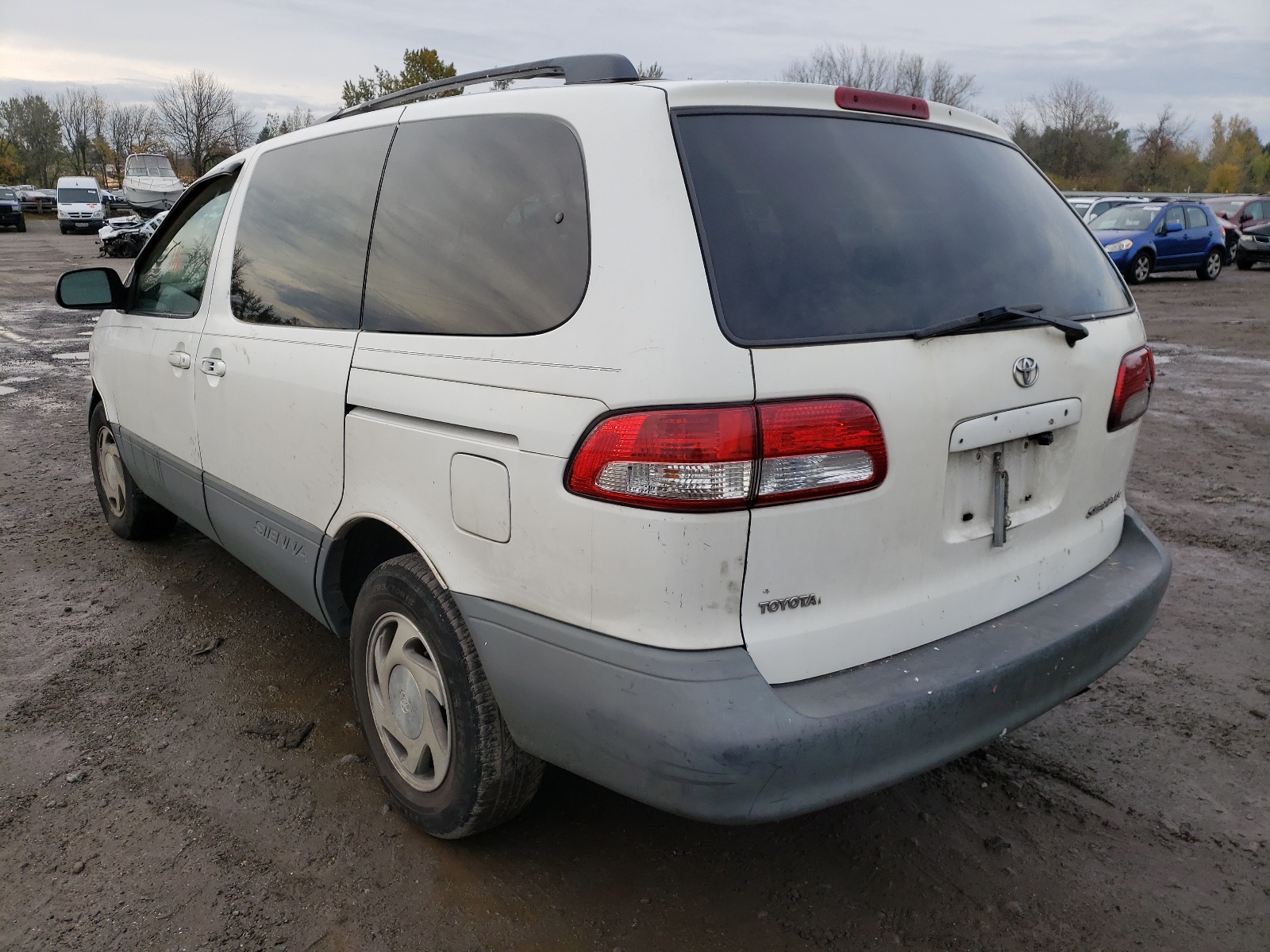 Photo 3 from auction – 2002 TOYOTA SIENNA LE with VIN 4T3ZF13C01U399569