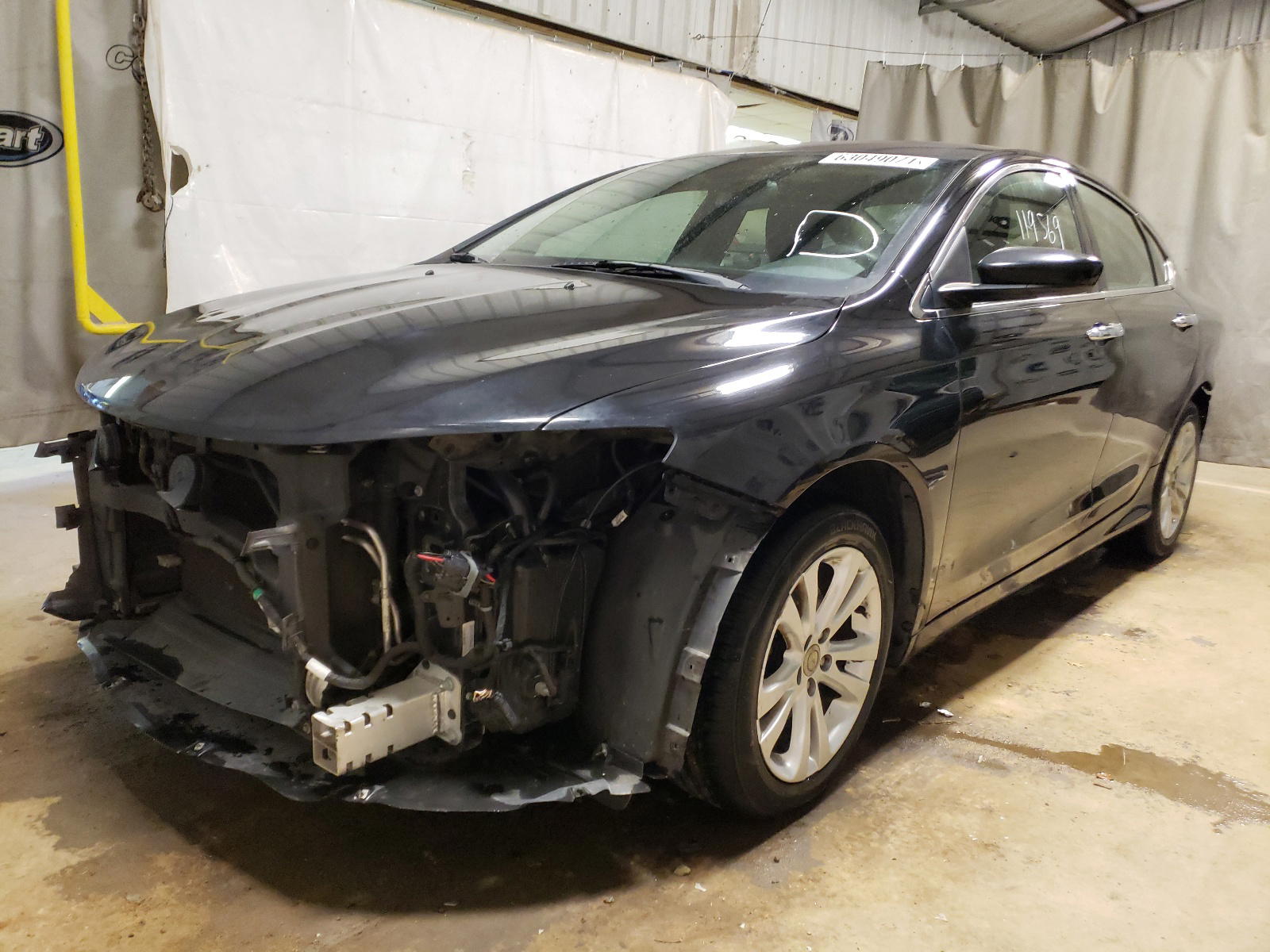 Photo 2 from auction – 2015 CHRYSLER 200 LIMITE with VIN 1C3CCCAB6FN655088