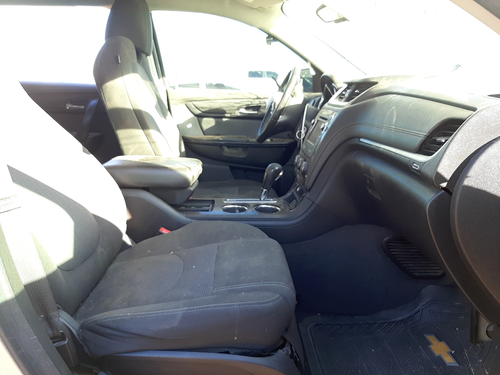Photo 5 from auction – 2015 CHEVROLET TRAVERSE L with VIN 1GNKRGKD4FJ240766