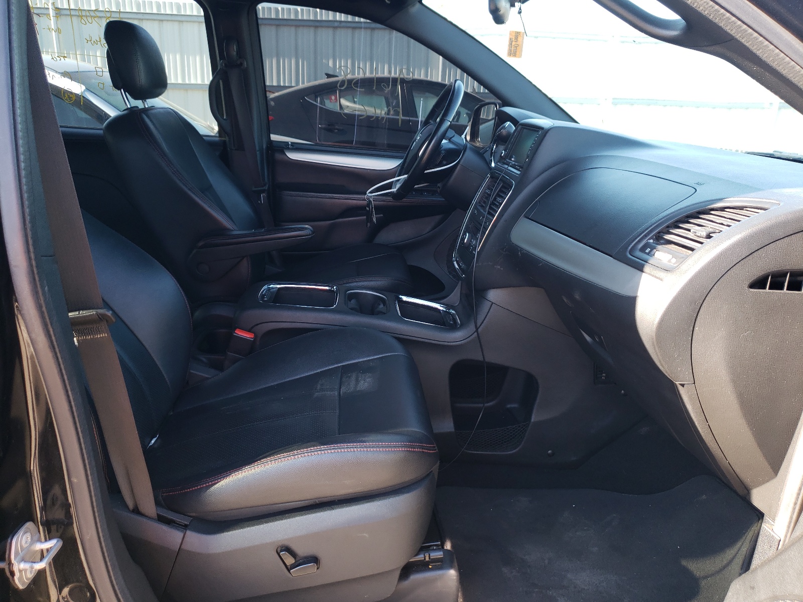 صورة رقم 5 من المزاد - 2016 DODGE GRAND CARA مع VIN 2C4RDGEGXGR344462