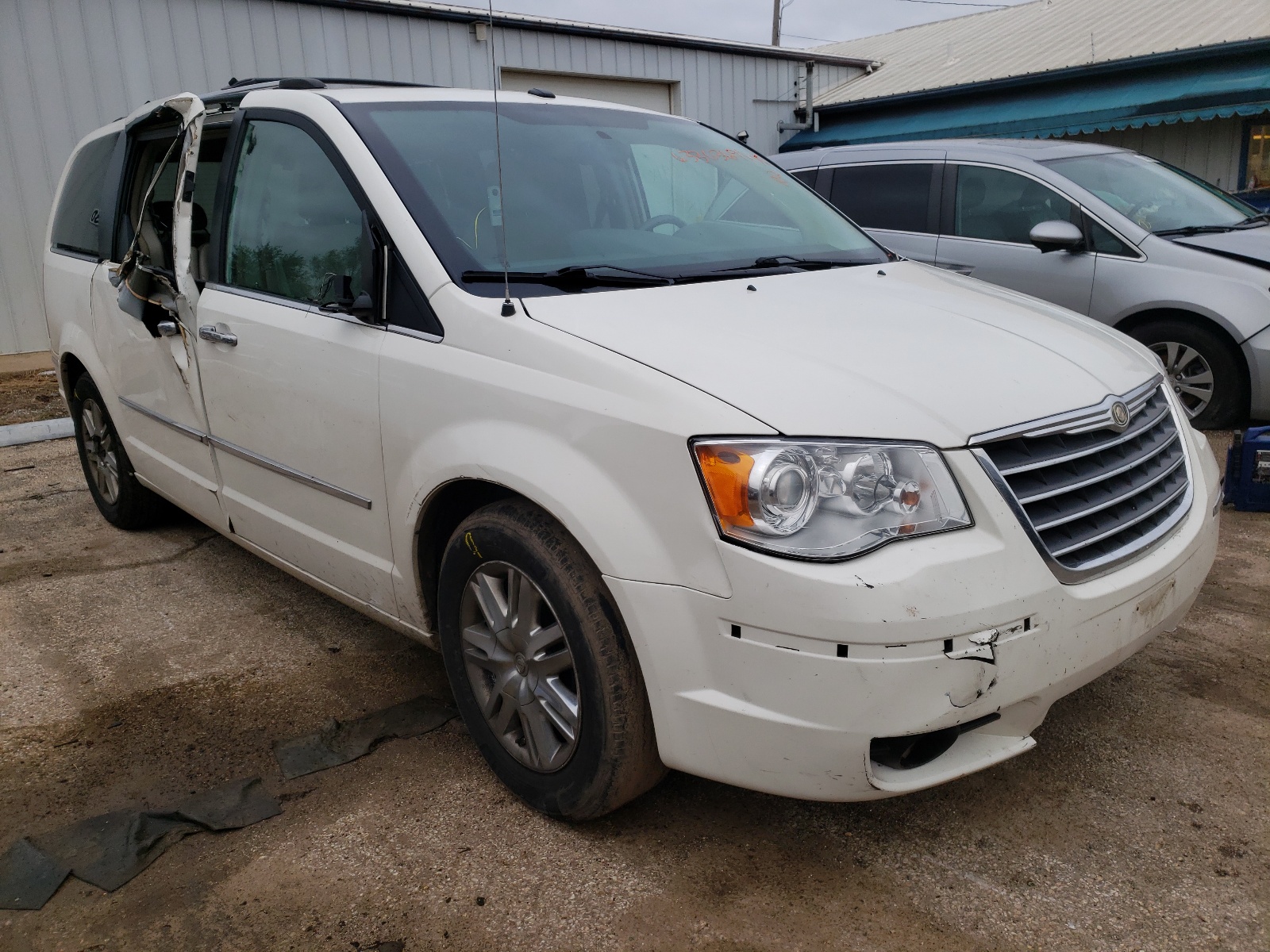 CHRYSLER TOWN & COU 2010 with VIN 2A4RR7DX4AR448398 - Photo from auction