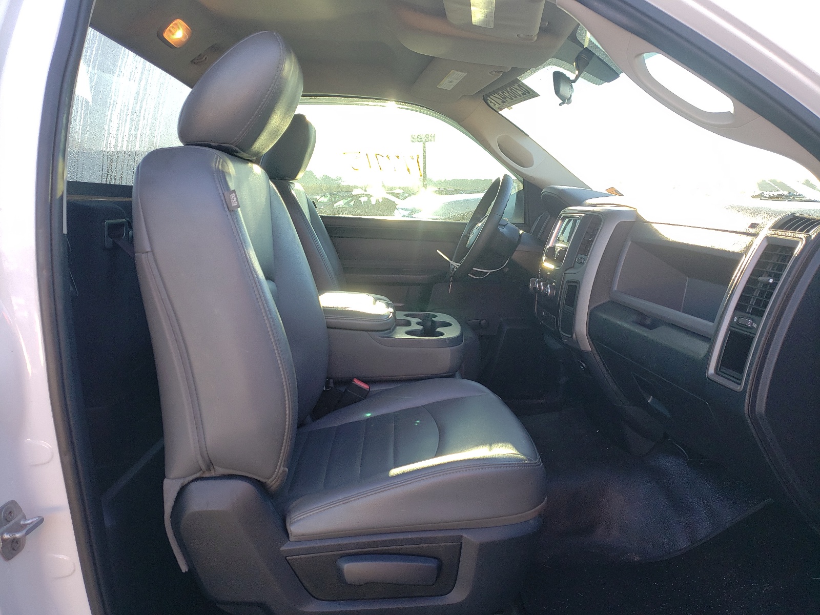 Photo 5 from auction – 2014 RAM 1500 ST with VIN 3C6JR6AG5EG332888