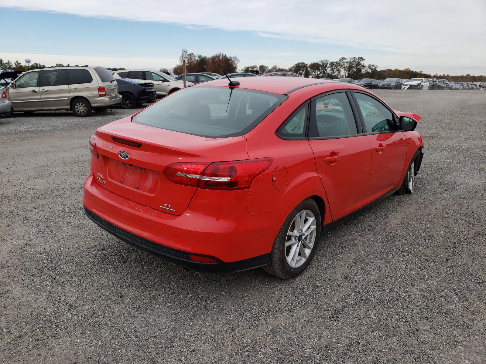 Photo 4 from auction – 2015 FORD FOCUS SE with VIN 1FADP3F23FL329537