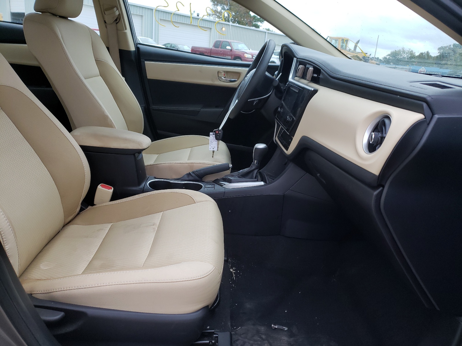 Zdjęcie 5 z aukcji – 2018 TOYOTA COROLLA L z VIN 2T1BURHEXJC057461