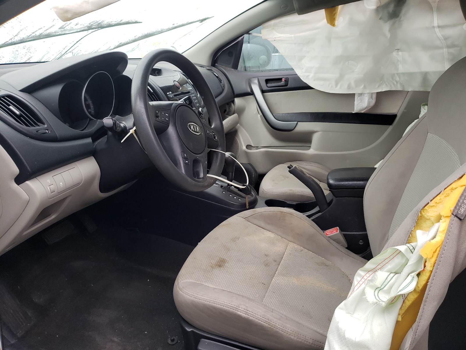 Photo 5 from auction – 2010 KIA FORTE EX with VIN KNAFU6A27A5168379