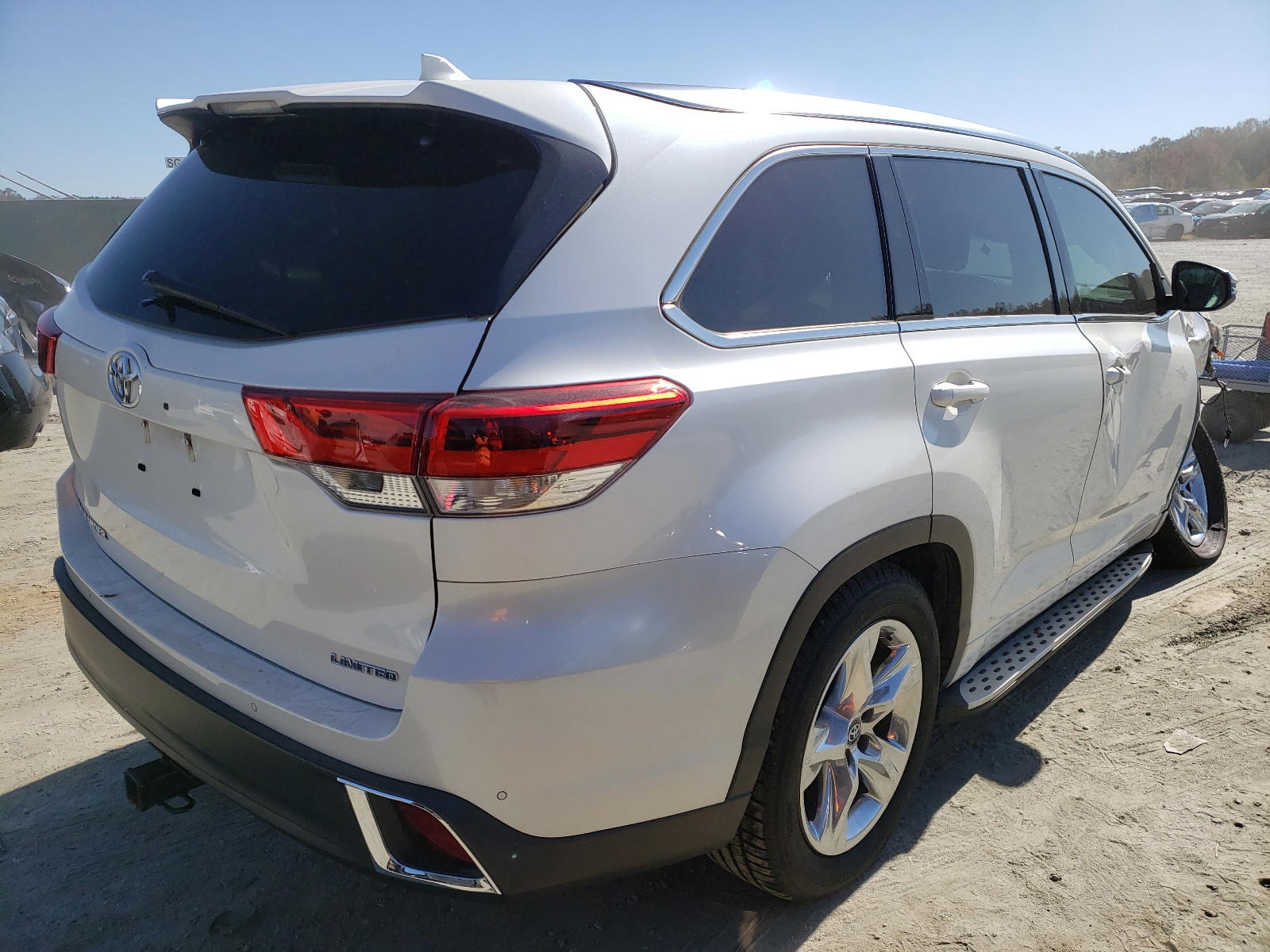 Photo 4 from auction – 2018 TOYOTA HIGHLANDER with VIN 5TDYZRFH7JS280038