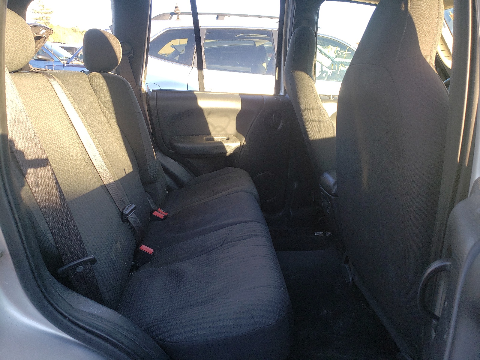 Photo 6 from auction – 2004 JEEP LIBERTY SP with VIN 1J4GL48K44W281509