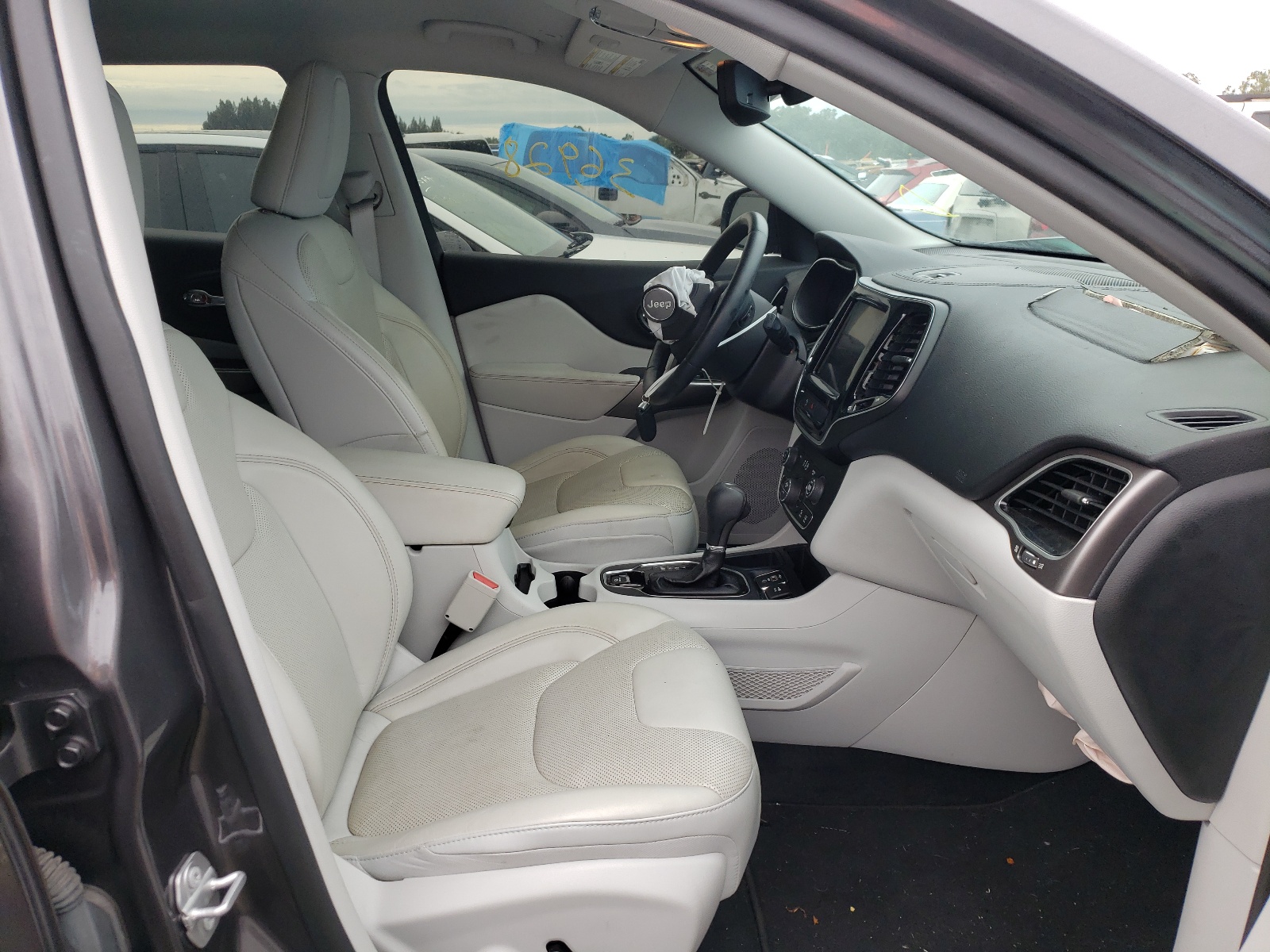 Photo 5 from auction – 2019 JEEP CHEROKEE L with VIN 1C4PJLDB4KD340921