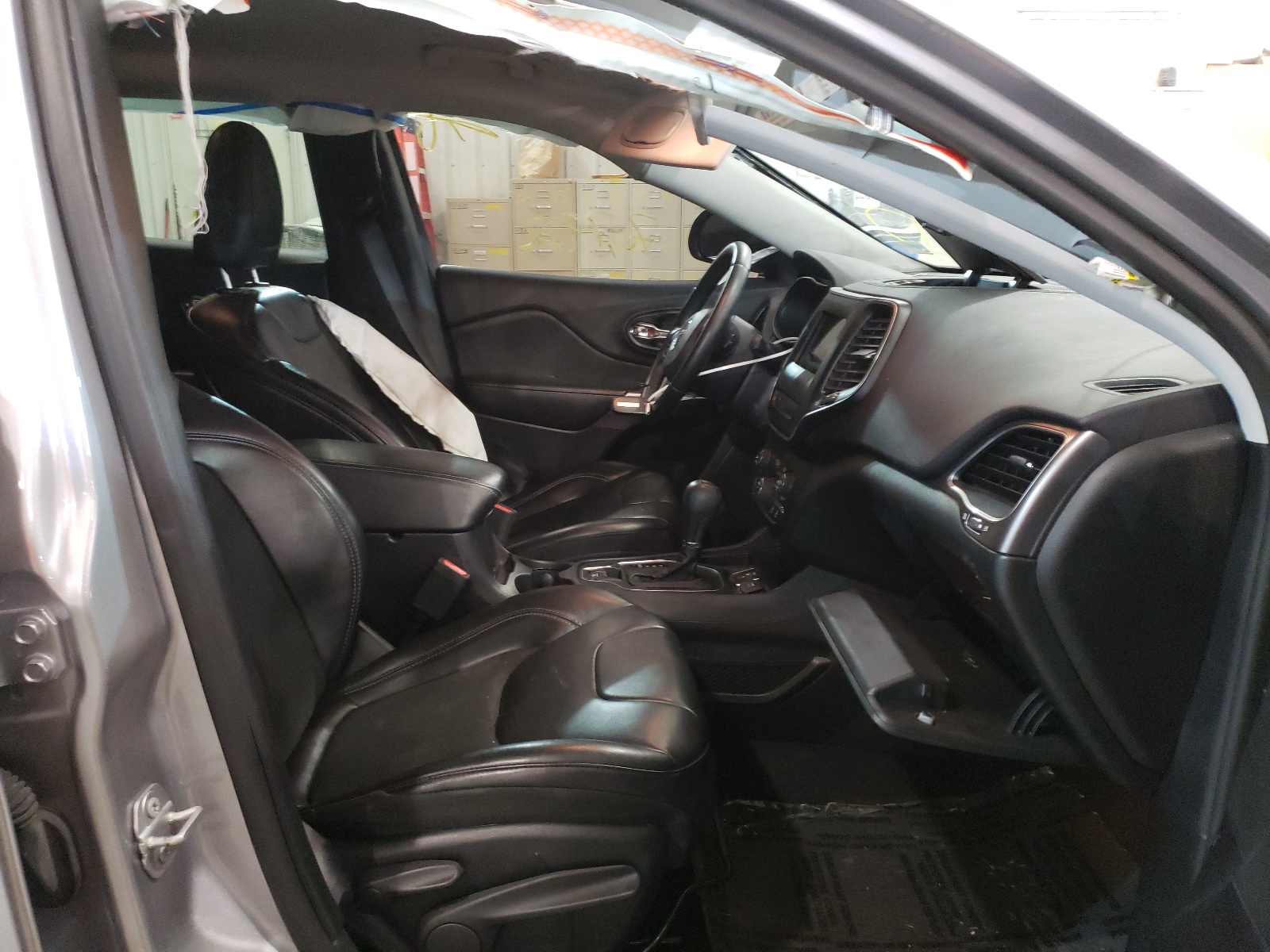 Photo 5 from auction – 2019 JEEP CHEROKEE L with VIN 1C4PJLLB9KD318690