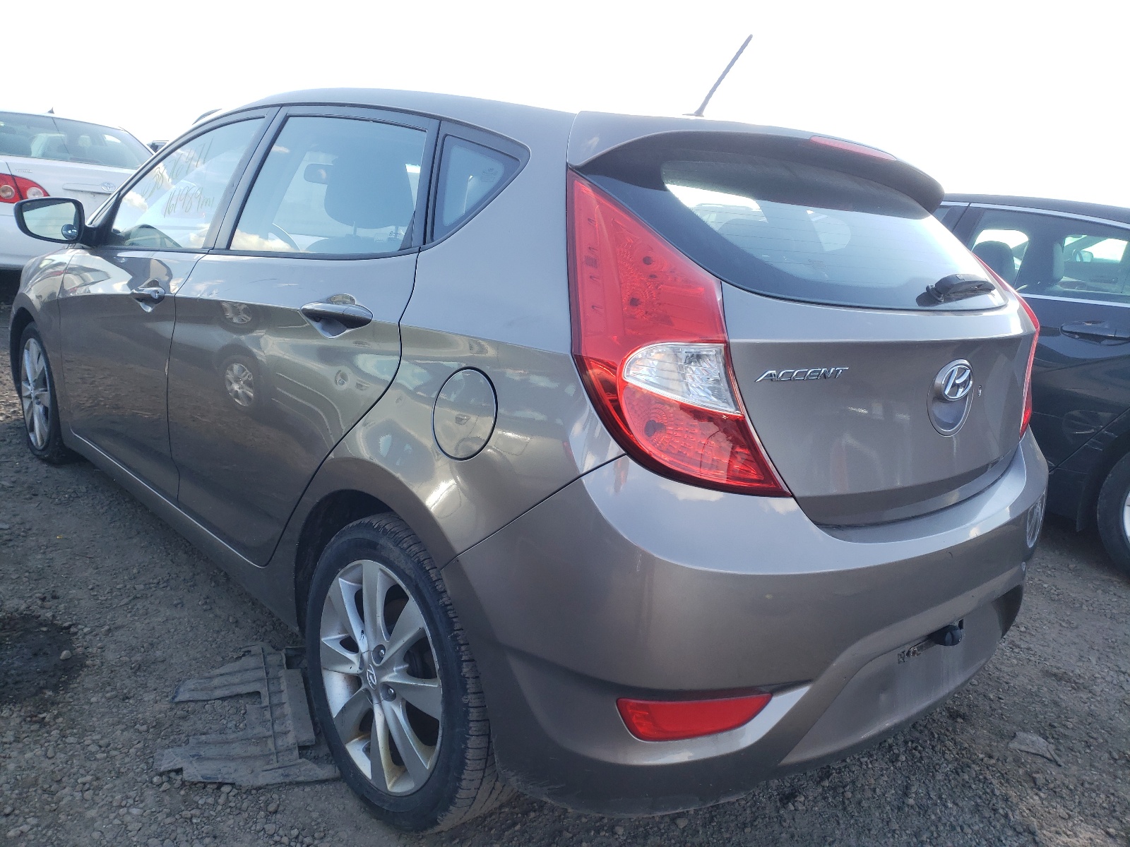 Photo 3 from auction – 2012 HYUNDAI ACCENT GLS with VIN KMHCU5AE5CU006233