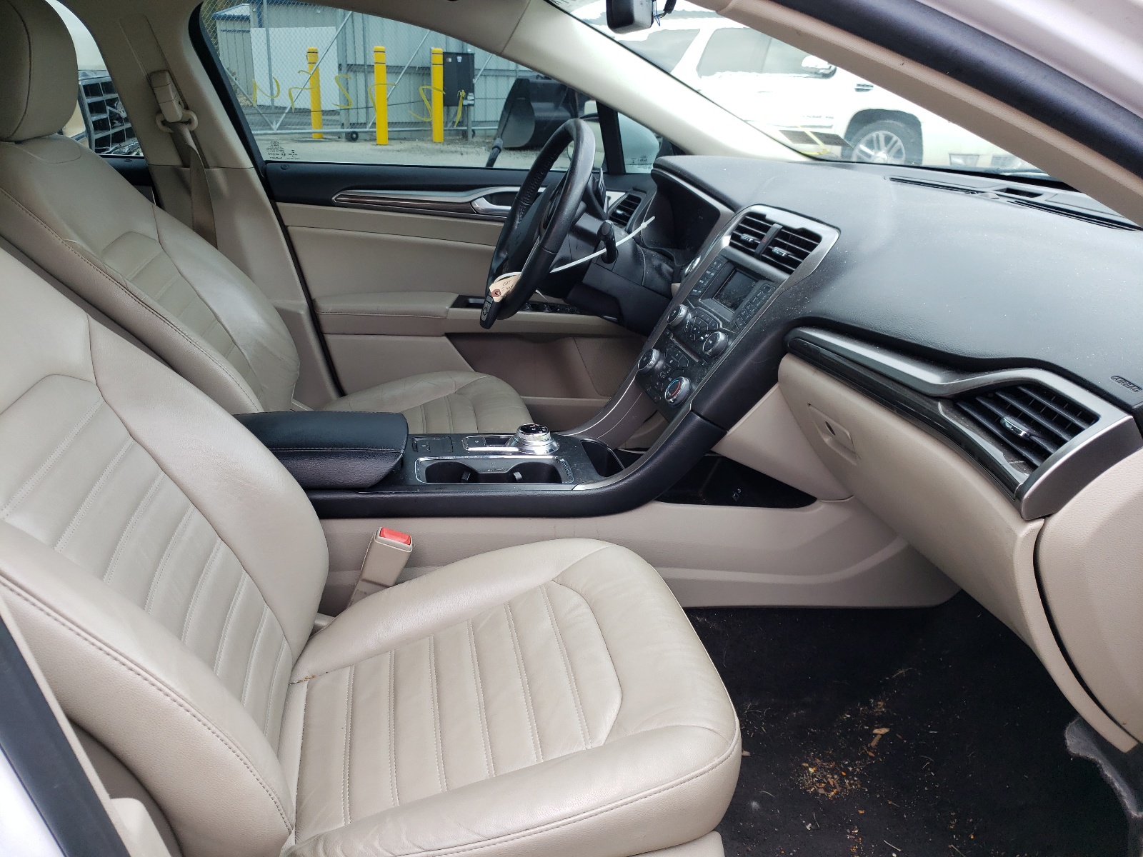 Photo 5 from auction – 2017 FORD FUSION SE with VIN 3FA6P0HDXHR143701