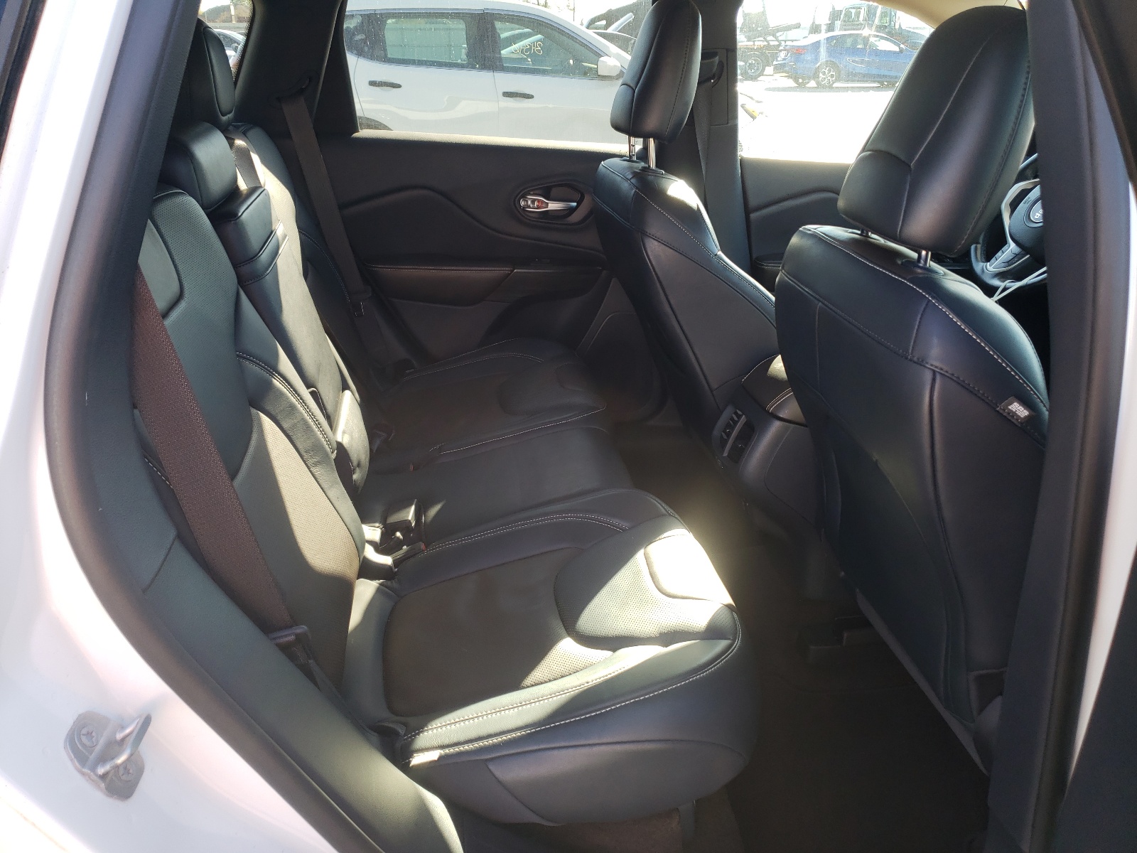 Photo 6 from auction – 2014 JEEP CHEROKEE L with VIN 1C4PJMDSXEW164052