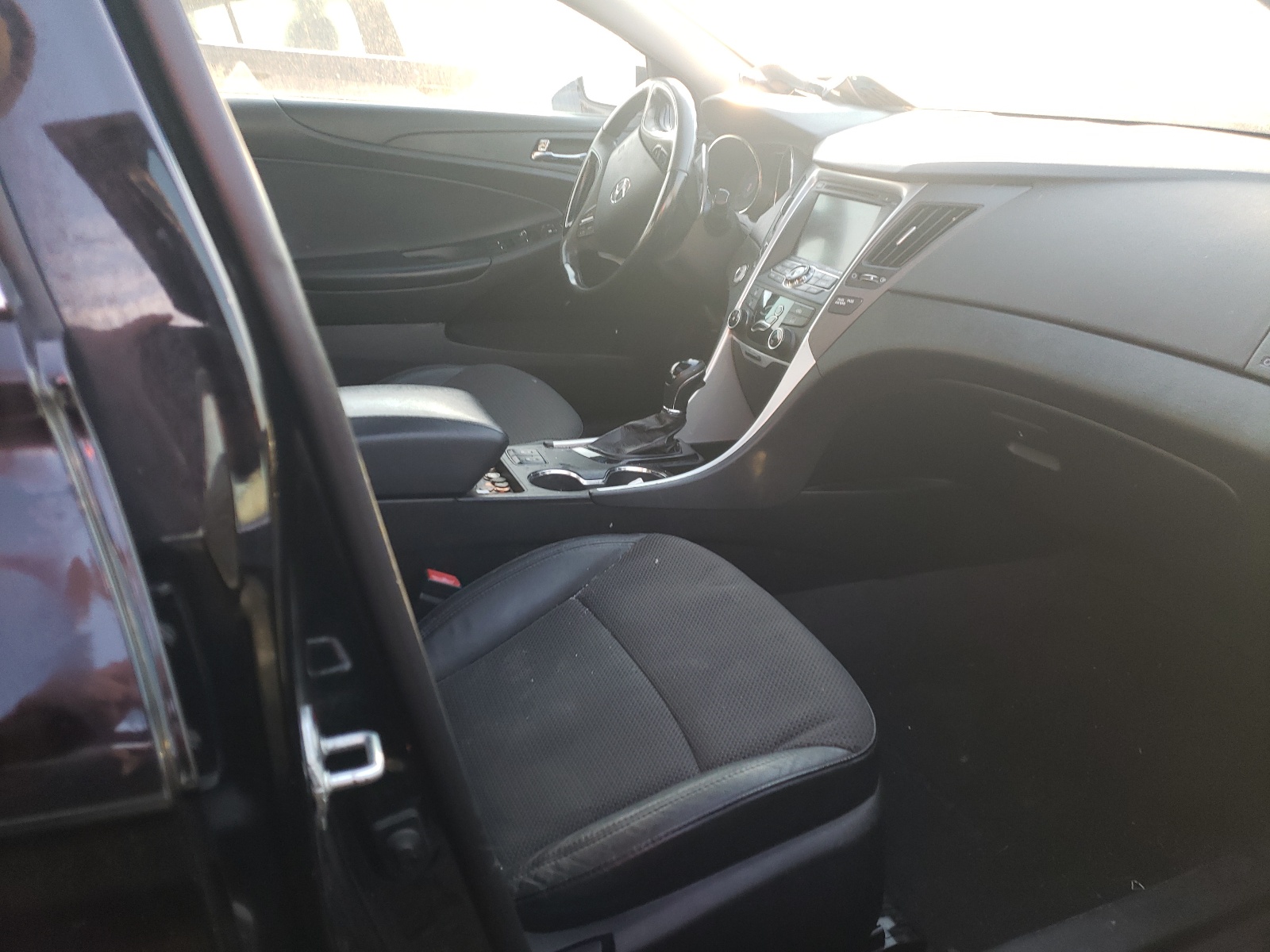 Photo 5 from auction – 2013 HYUNDAI SONATA SE with VIN 5NPEC4AC4DH658135