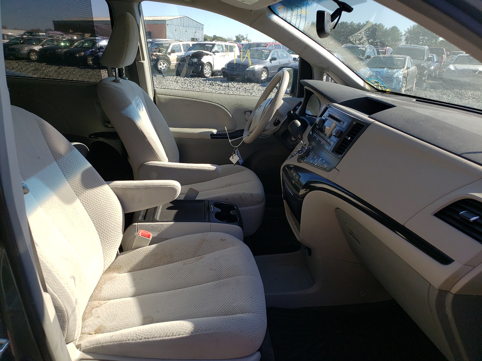 Photo 5 from auction – 2014 TOYOTA SIENNA LE with VIN 5TDKK3DC0ES422072