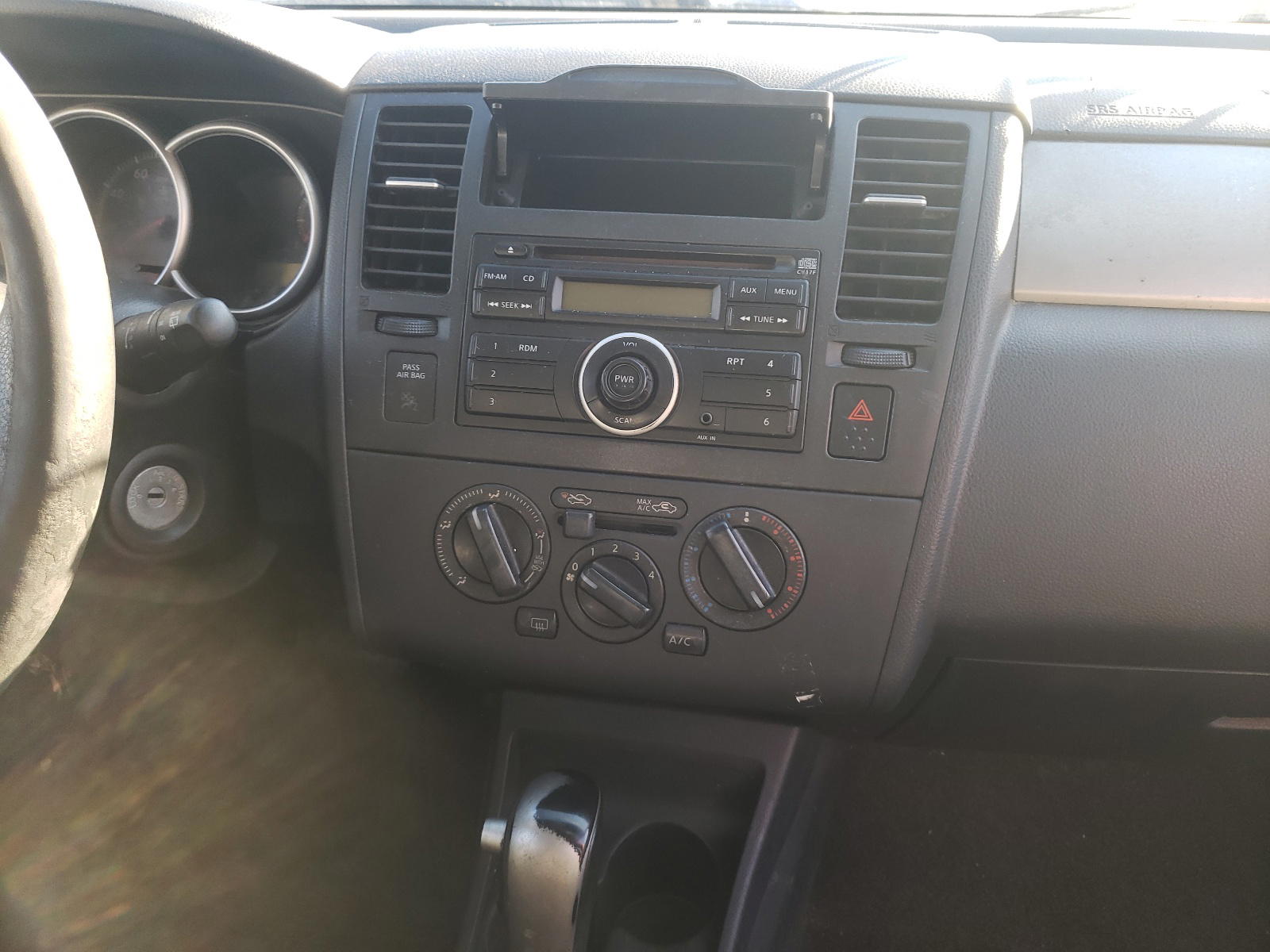 Photo 9 from auction – 2010 NISSAN VERSA with VIN 3N1BC1CPXAL402257
