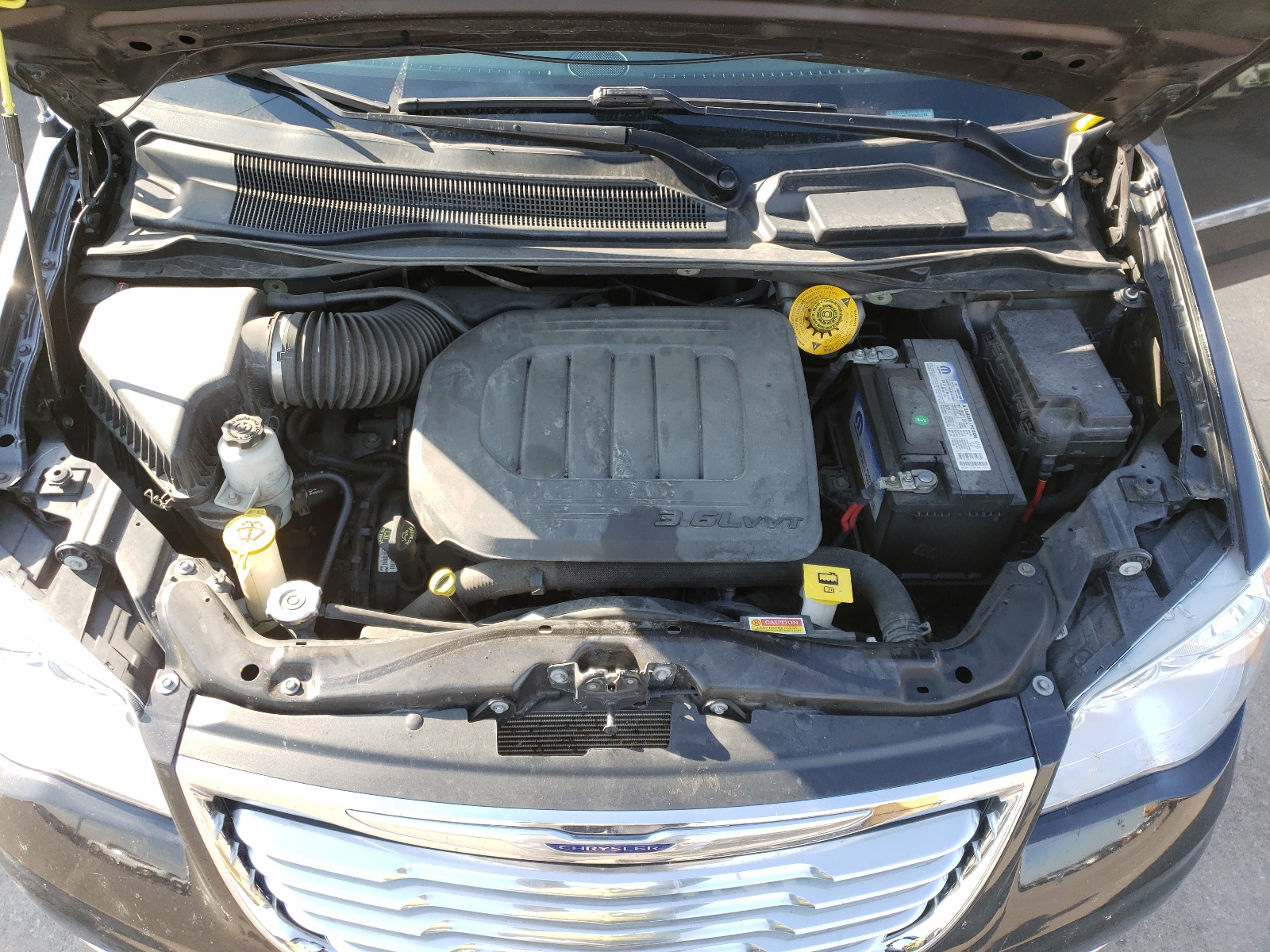 Photo 7 from auction – 2015 CHRYSLER TOWN AND C with VIN 2C4RC1BG3FR665214