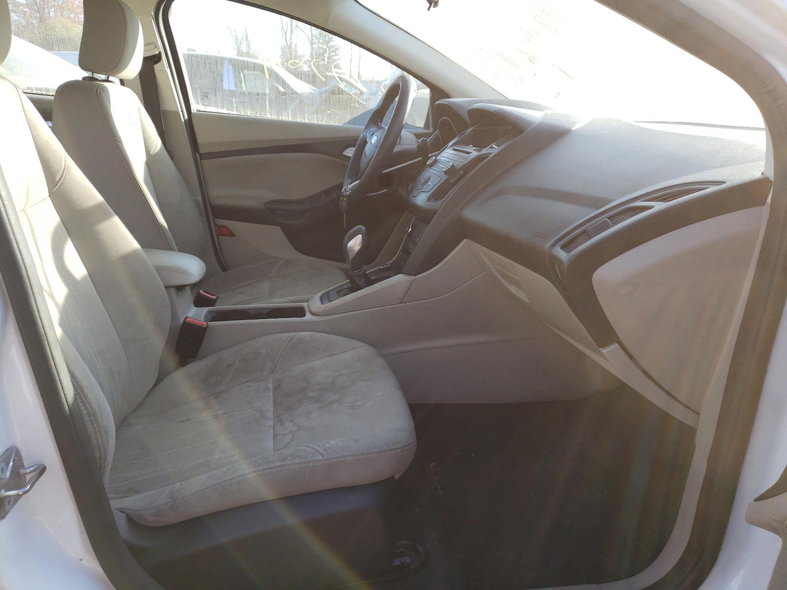 Photo 5 from auction – 2017 FORD FOCUS SE with VIN 1FADP3F20HL249616