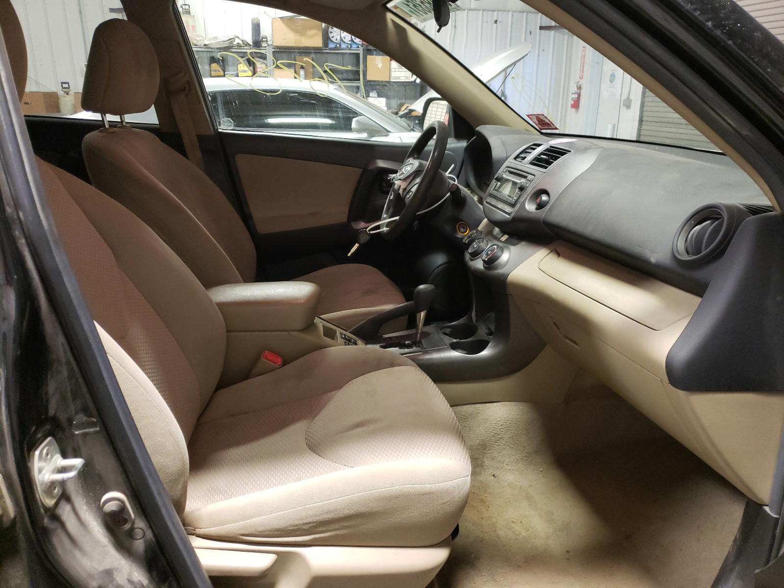 Photo 5 from auction – 2012 TOYOTA RAV4 with VIN 2T3BF4DV5CW266201